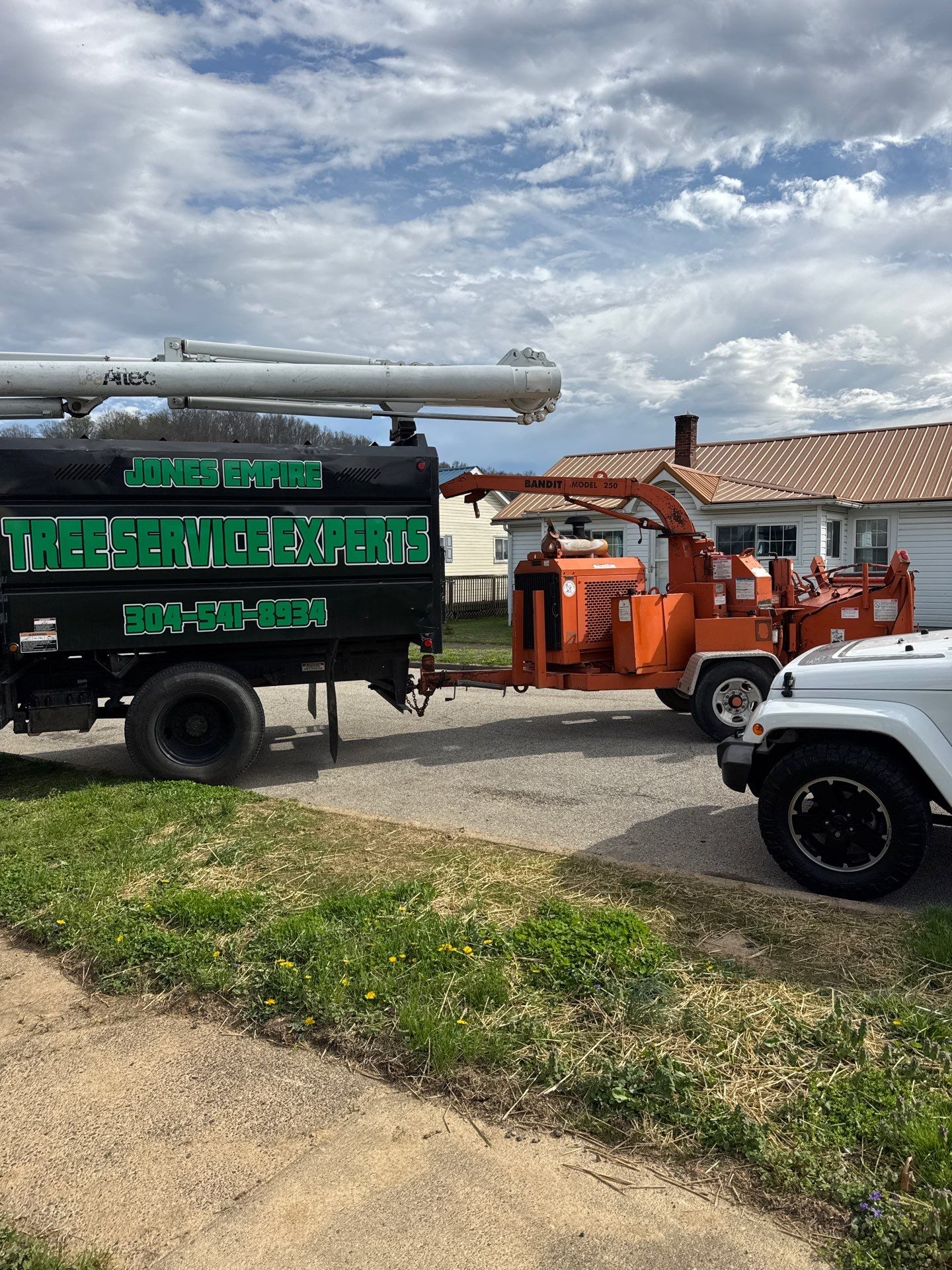 Project in Nitro, WV 	Rotator Crane Lifts Tree Off House | Nitro WV 	•	One Wrong Move Job | Rotator Crane Tree Removal 	•	Heavy Rescue Tree Job | Nitro WV 	•	Extreme Tree Removal Over Home | Nitro WV by Jones Empire LLC