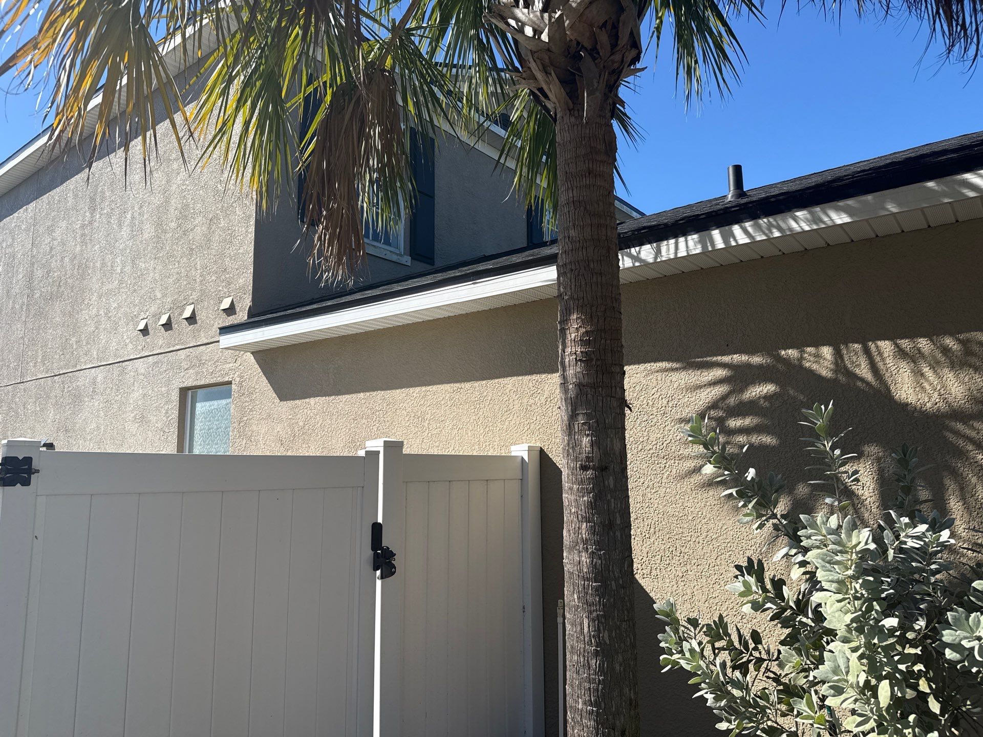 Two-Story House Wash in Crystal Lakes – Palmetto, FL by Sunshine AquaWash