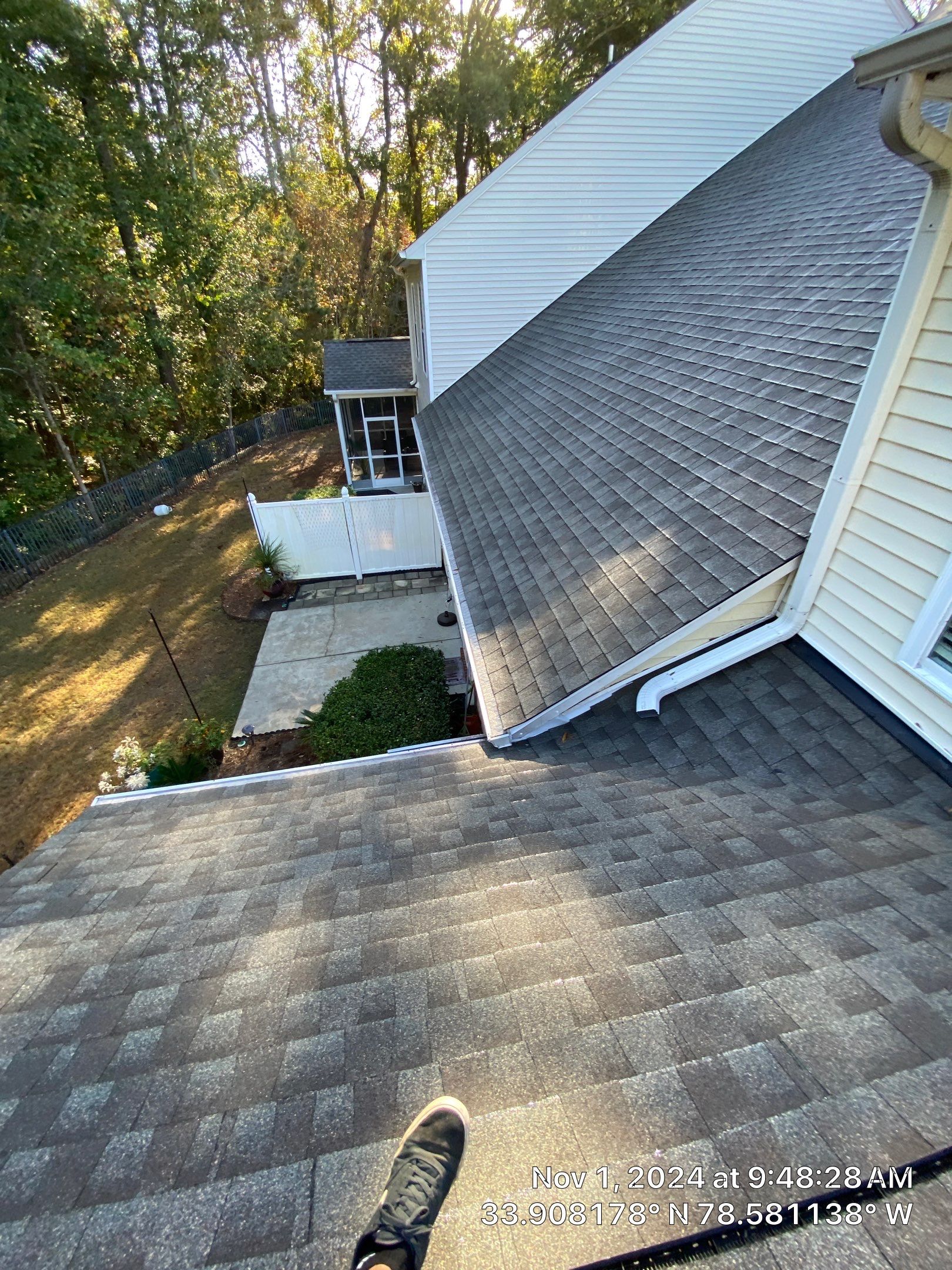 GAF HDZ - Weathered Wood by Linta Roofing Inc