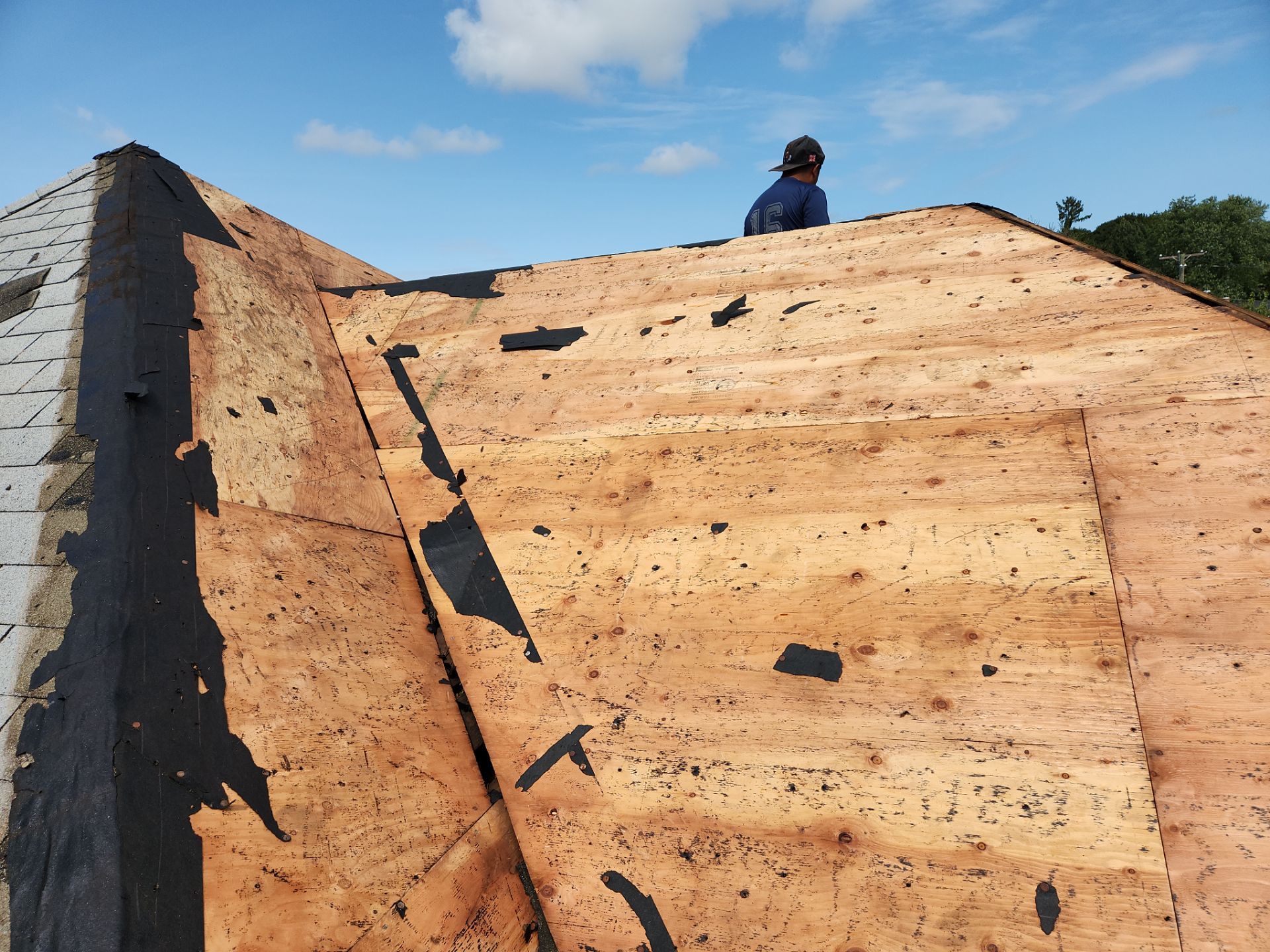 Residential Roofing Installation using Owens Corning TruDefinition Duration - Estate Gray & Flagstone Cedar Impressions by A Plus Exterior