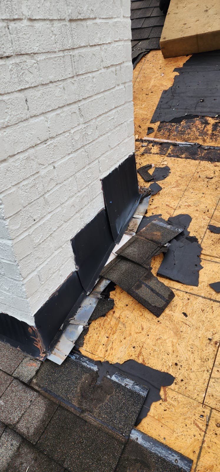 Residential Roofing Installation using Owen's Corning Oakridge Architectural Shingle by Paragon Roofing