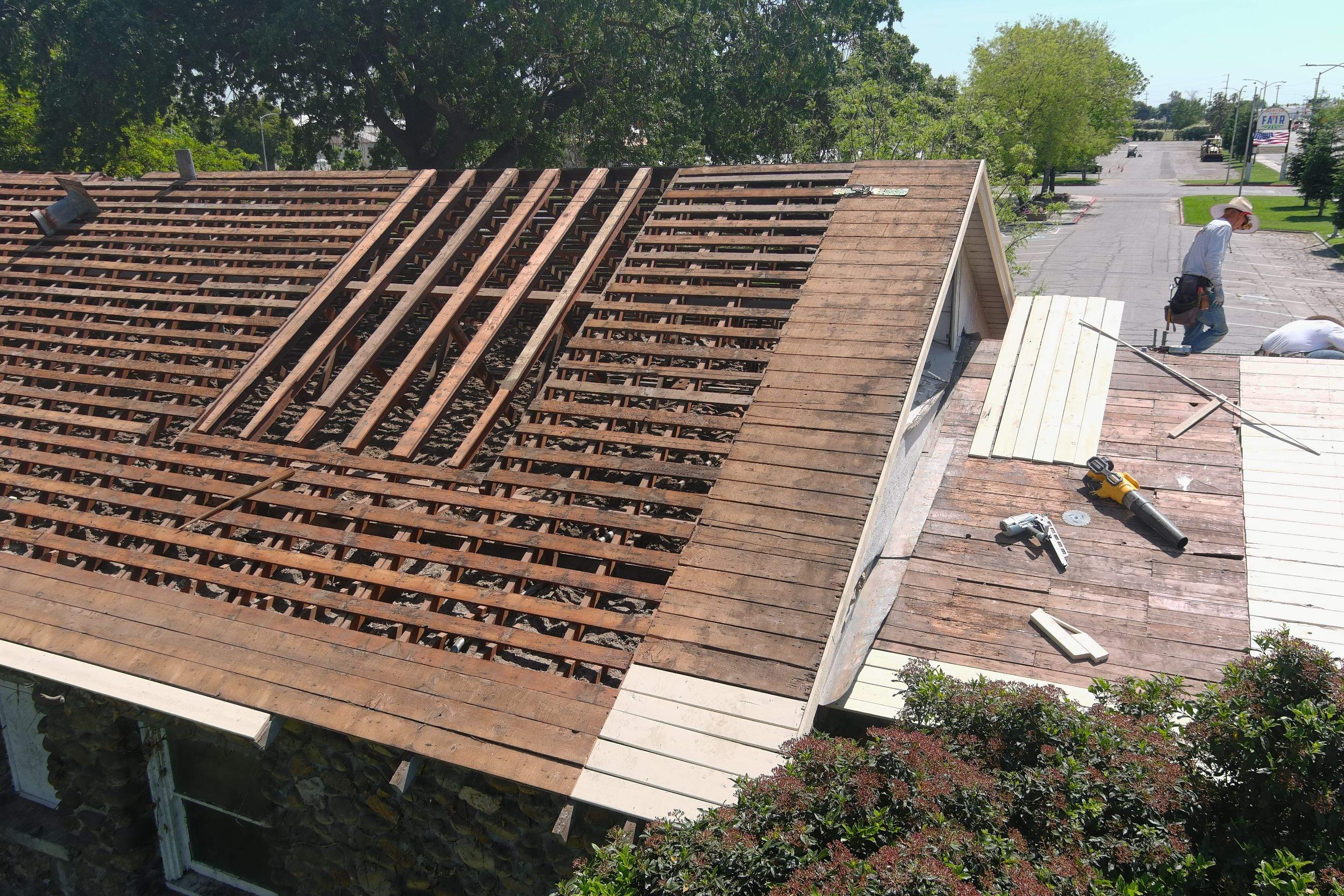 Certainteed Landmark Solaris shingle job at Merced Fairgrounds by Straight Edge Roofing Inc