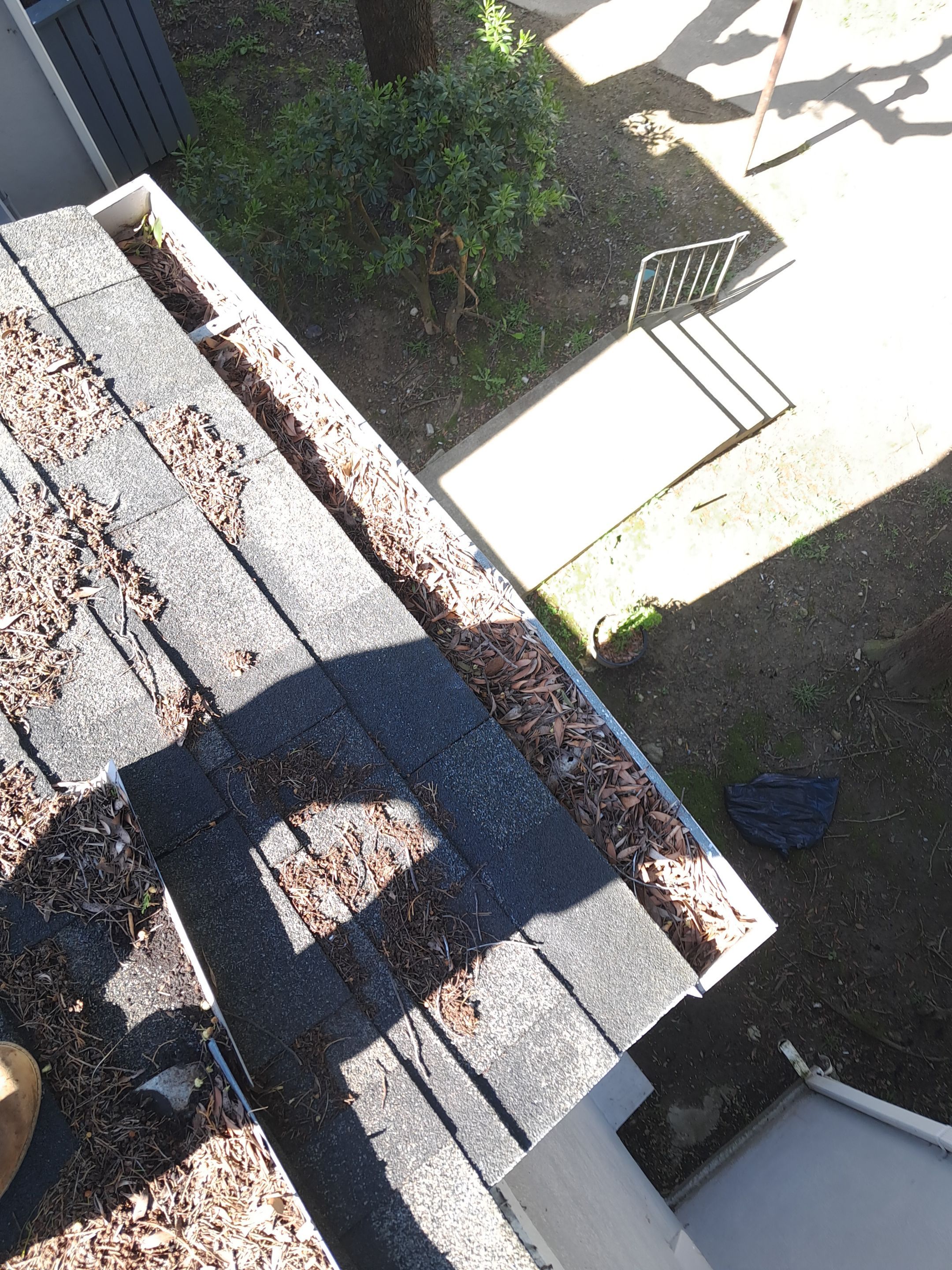 HOA gutter cleaning before