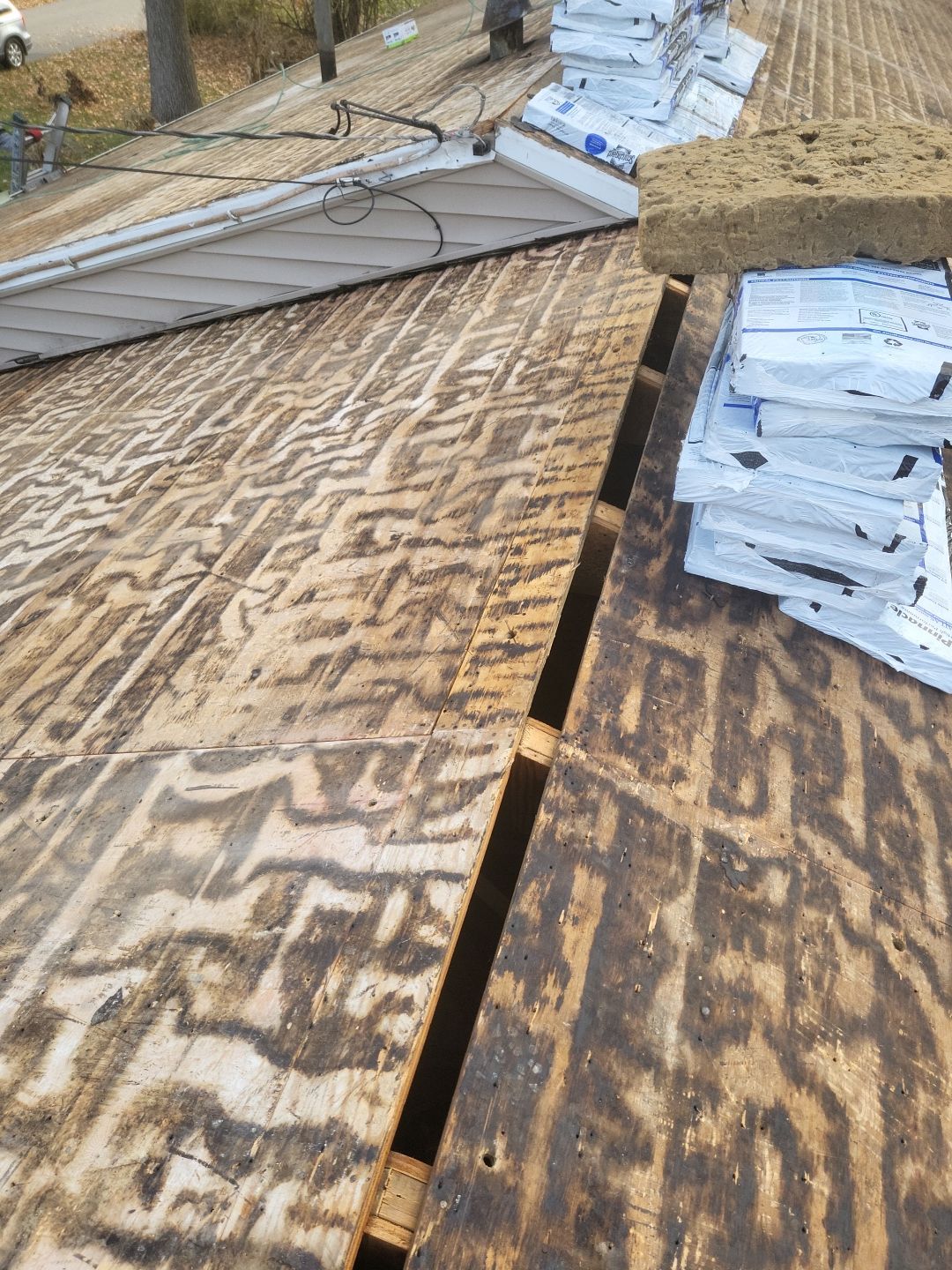 ATLAS PINNACLE COLOR: COASTAL GRANITE DRIP EDGE: BLACK by Eagle Eye Roofing