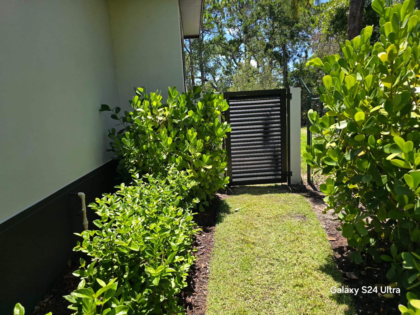 Louvered Aluminum Gates in Osprey by True Fence LLC
