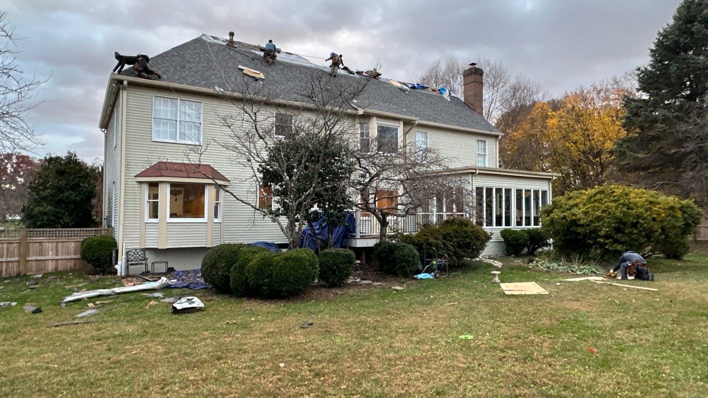 Herndon: CertainTeed Landmark Pro Designer Shingles in Max Def Driftwood by RM Banning, Inc.