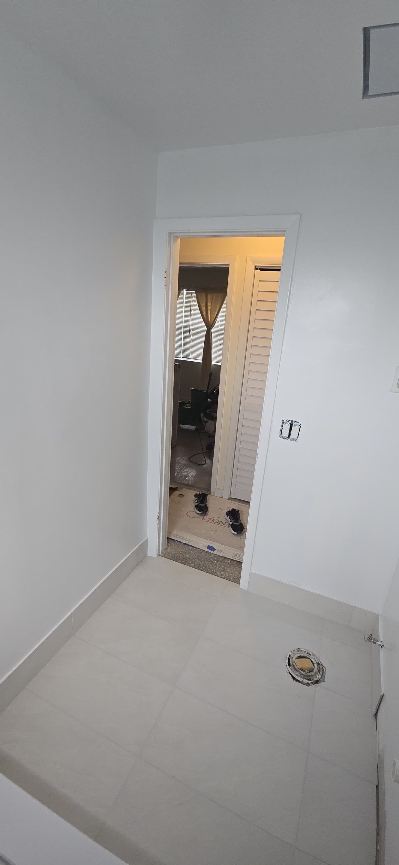 Guest Bathroom - Delray Beach by Hevi Tile