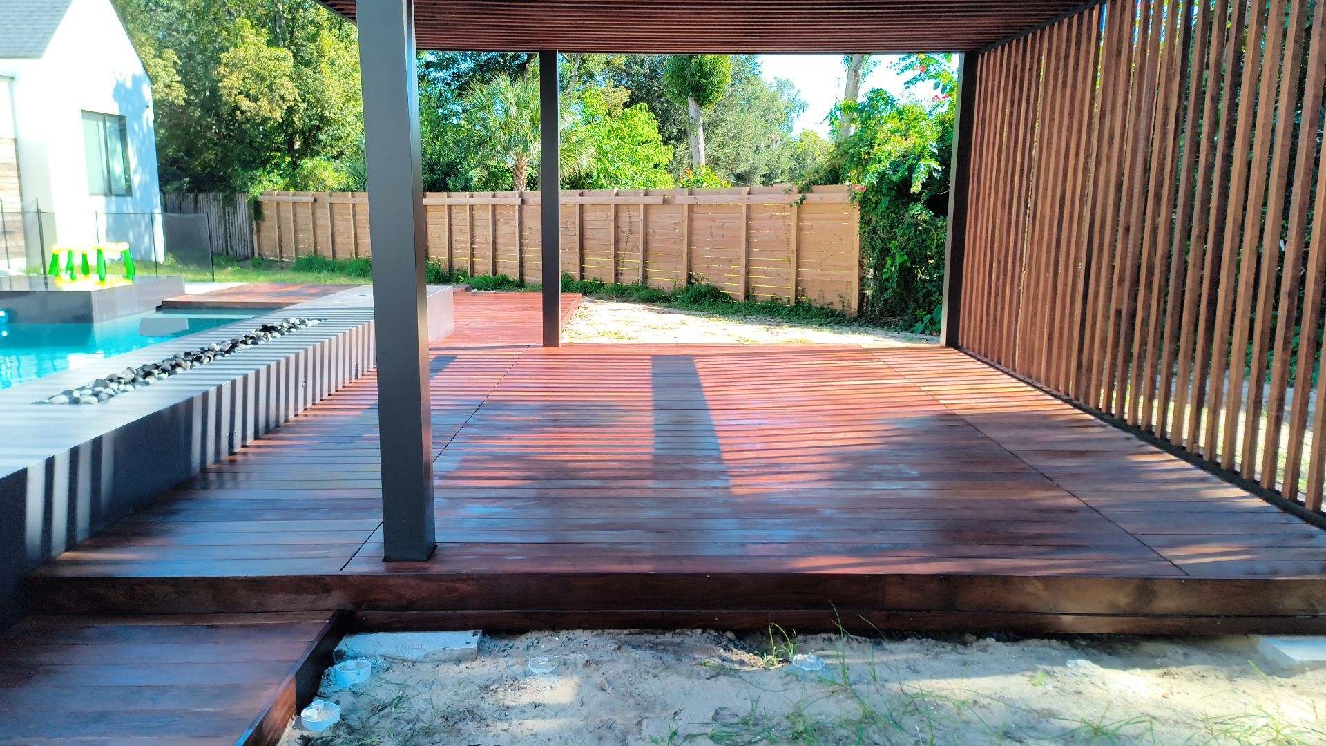 Architectural Masterpiece: Aluminum Frame with Exotic Wood Details by Orlando pergolas 