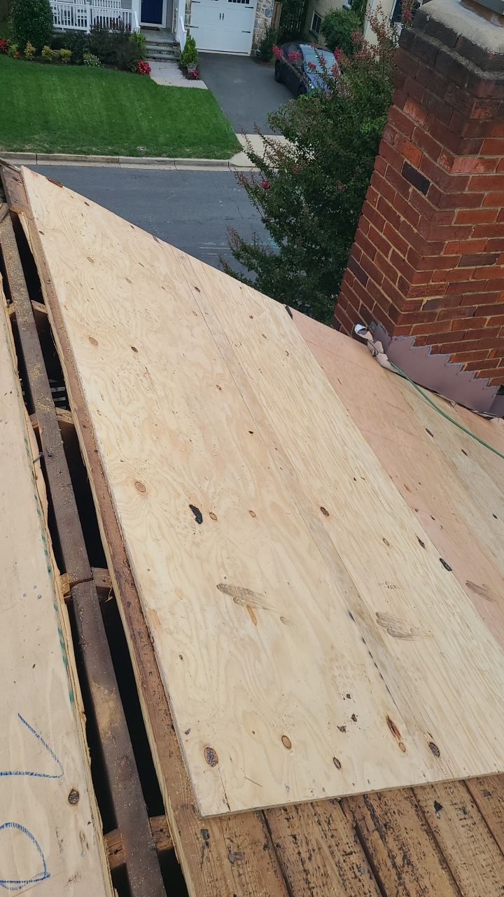 Arlington: CertainTeed Landmark Designer Shingles in Colonial Slate by RM Banning, Inc.