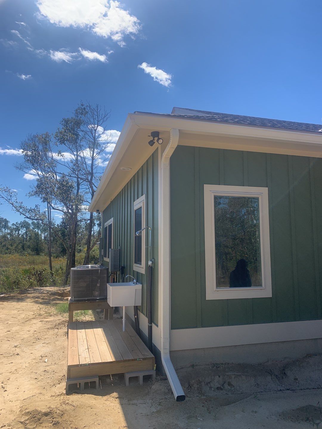 6 Inch Seamless Gutters using K-Style Seamless Gutters in Wewahitchka, FL by Gutter Professors