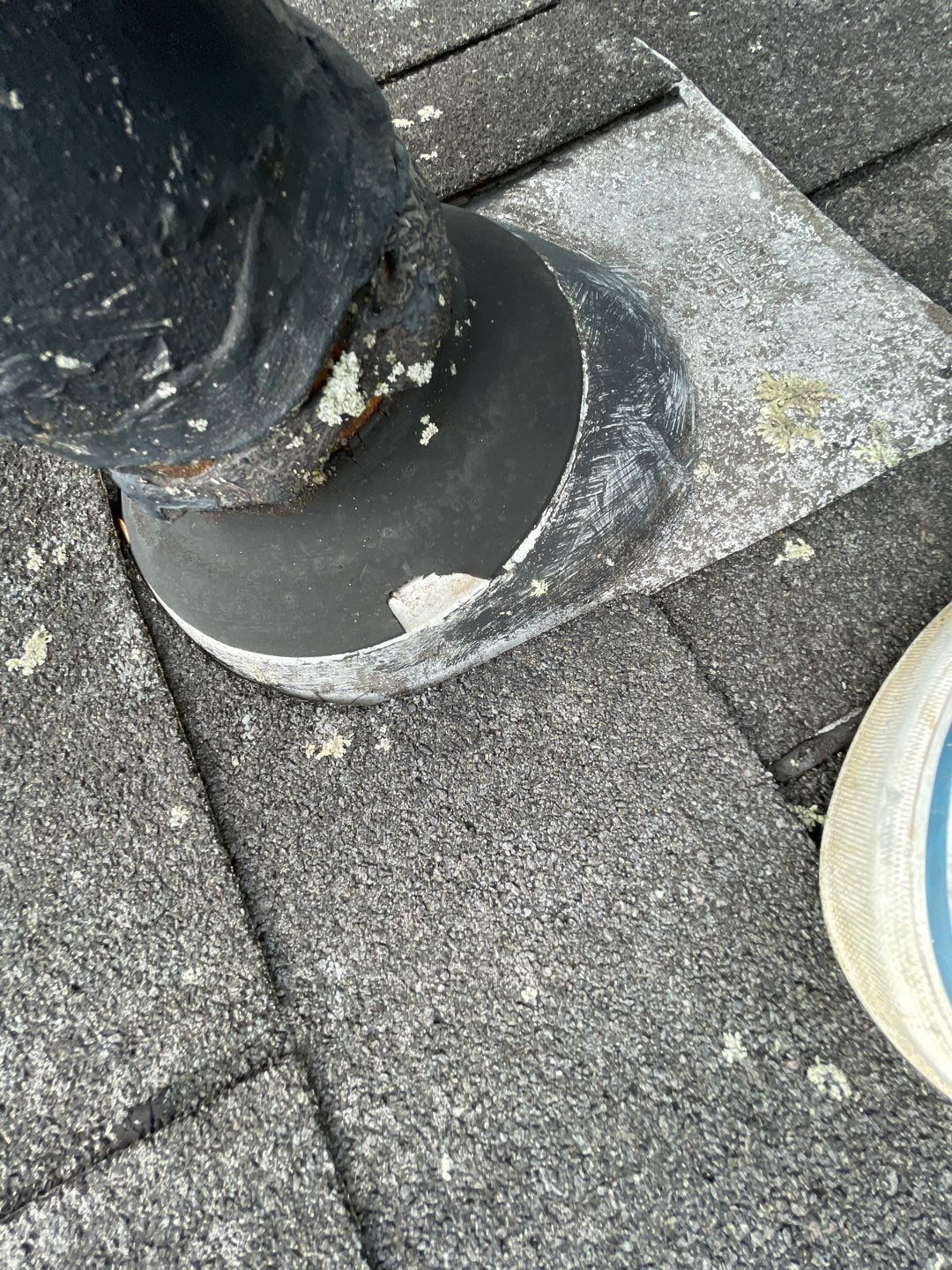 McLean: CertainTeed Landmark Designer Shingles in Charcoal Black by RM Banning, Inc.