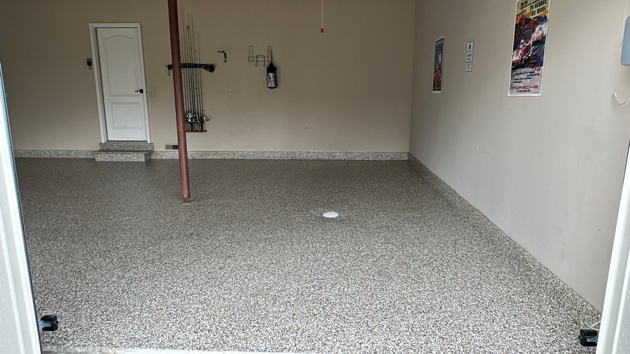 Jeff M. chose Riverbed flake for his beautiful new flake floor   by Banner Garage