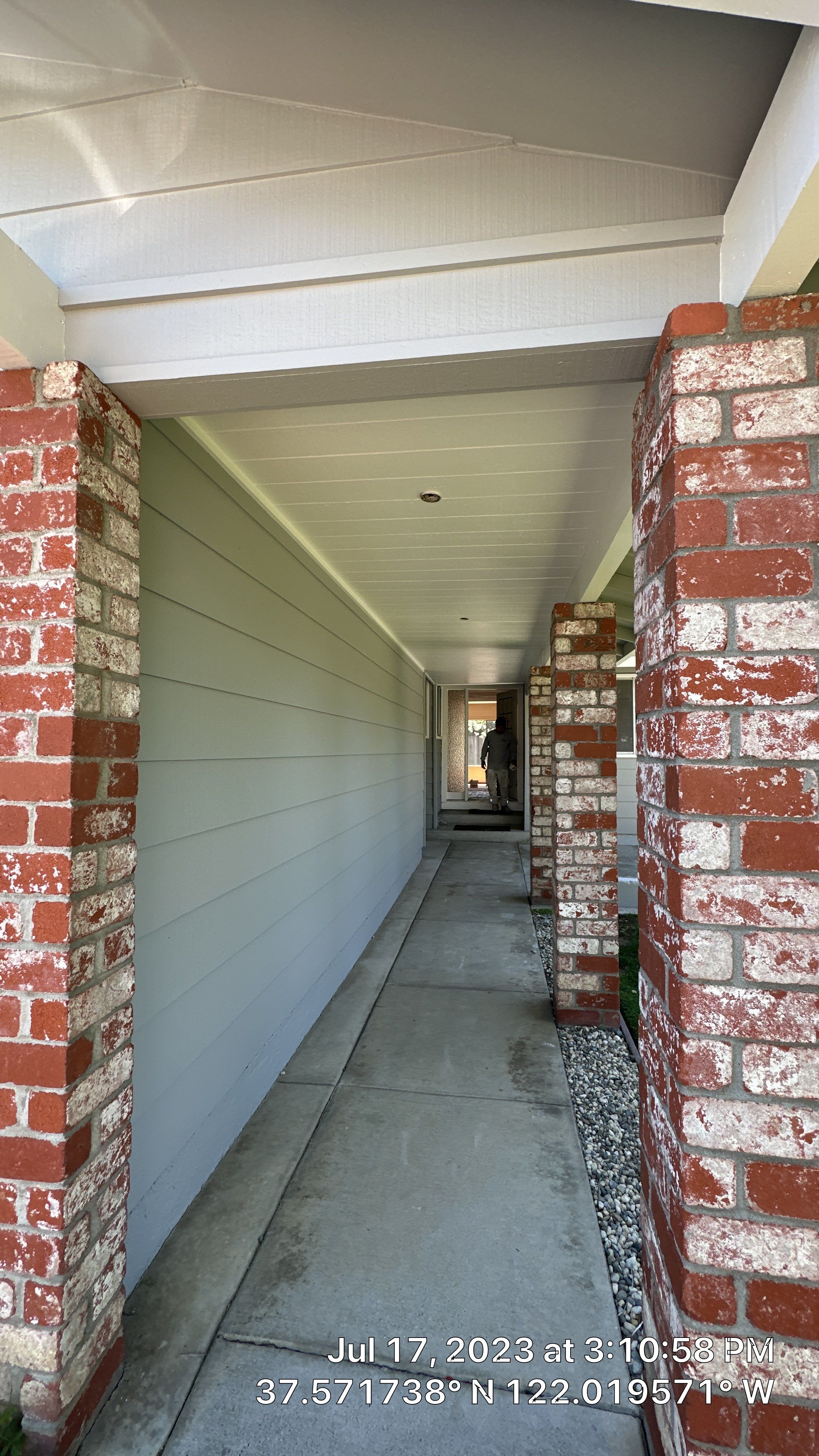 The classy gray house  by Herrera’s Bay Area Painting inc.