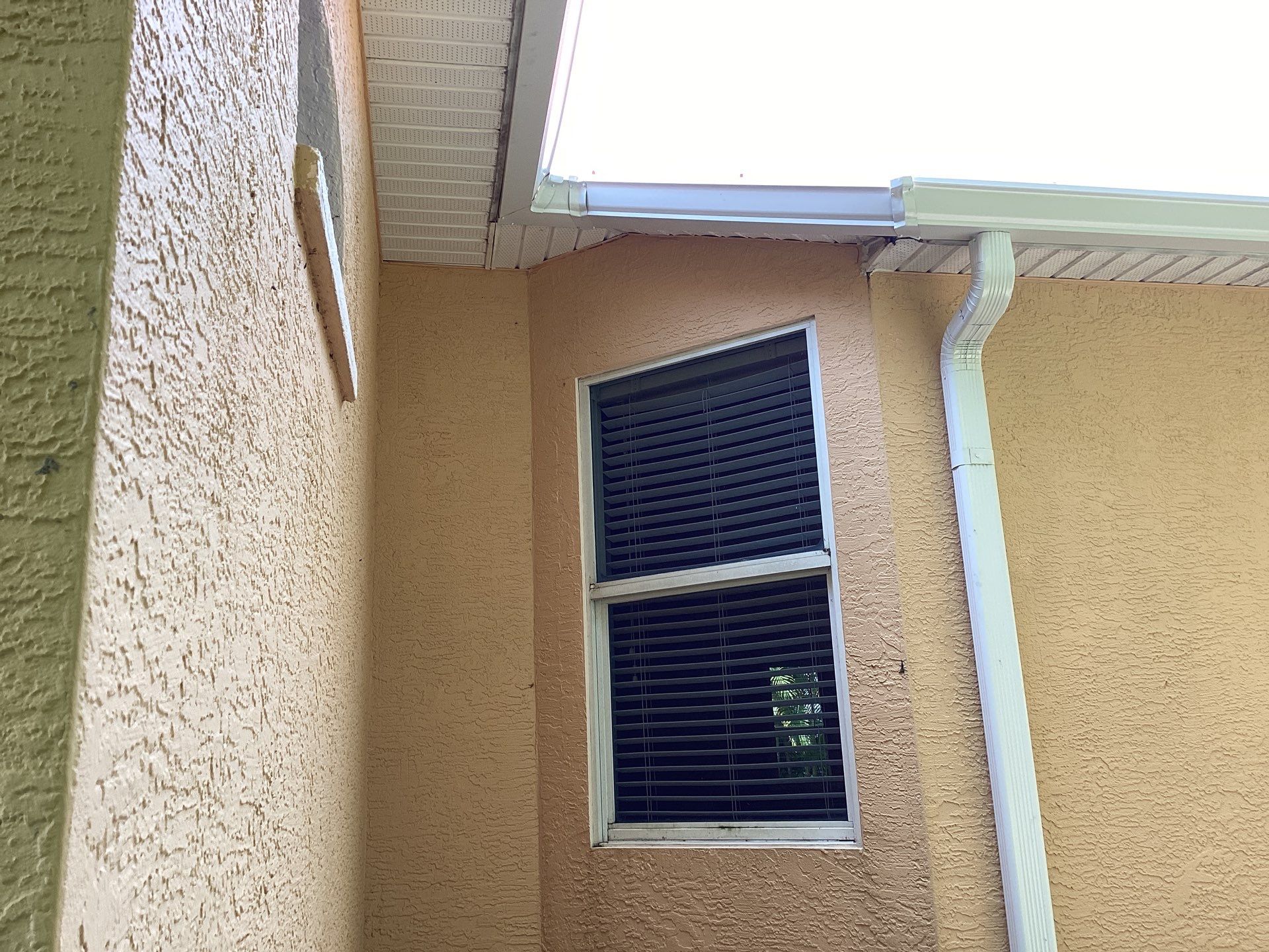 6 Inch Seamless Gutters using K-Style Seamless Gutters in Cape Coral FL by Gutter Professors