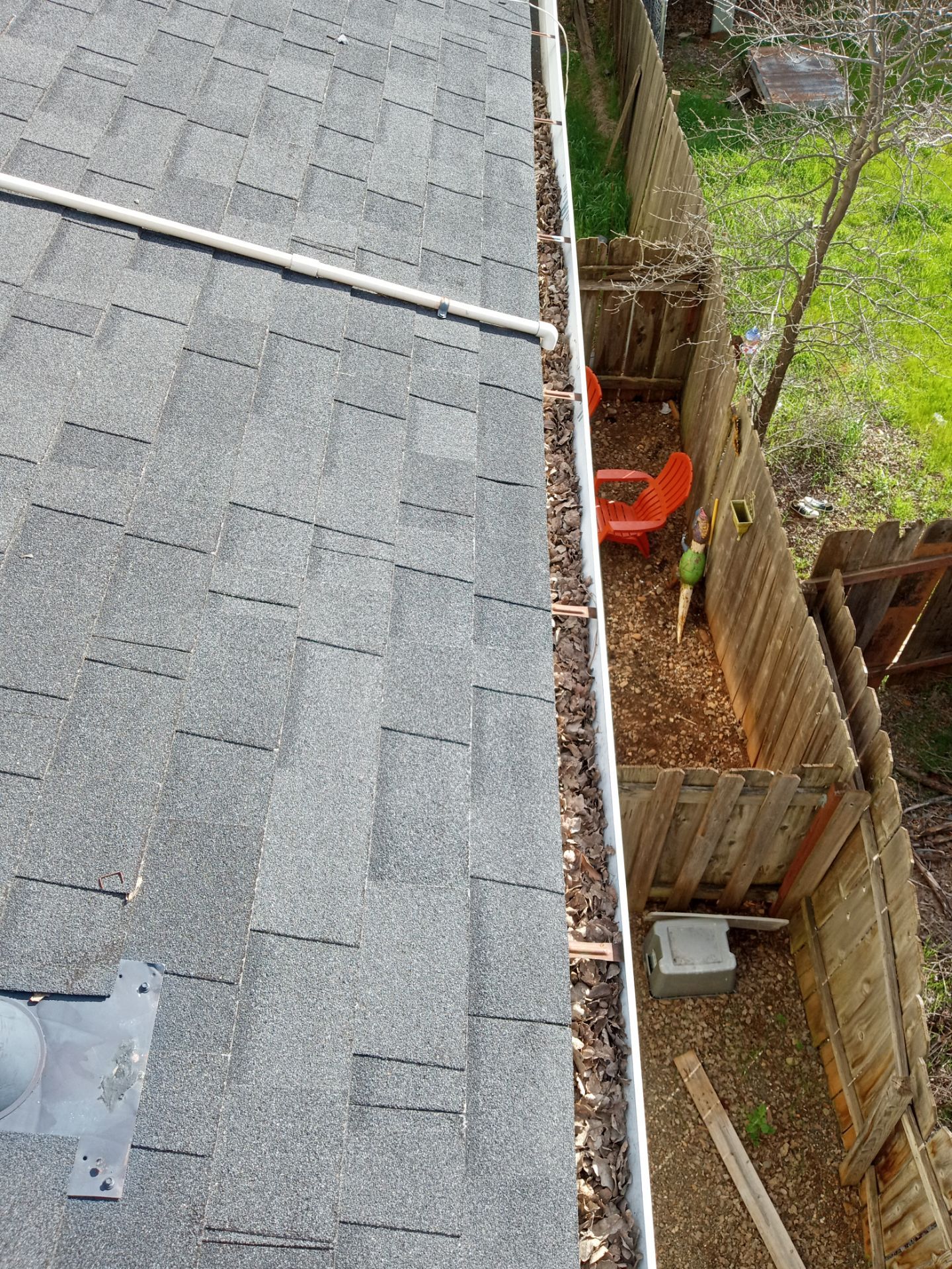 Commercial gutter cleaning Medford & Ashland before photo with filled gutters