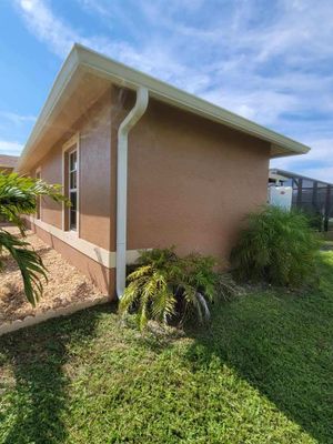 Linen seamless gutters and downspouts installation in Sarasota, FL
