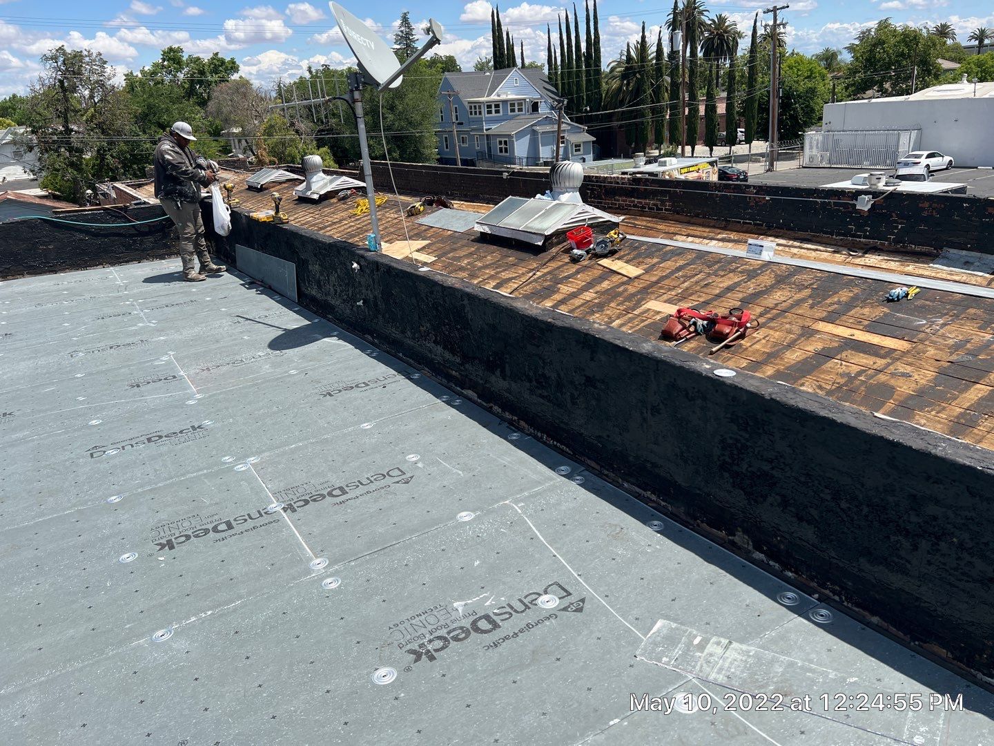 Commercial Roofing Installation using Conklin BenchPly system with PUMA top coat (imbedded fabric system) by Straight Edge Roofing Inc