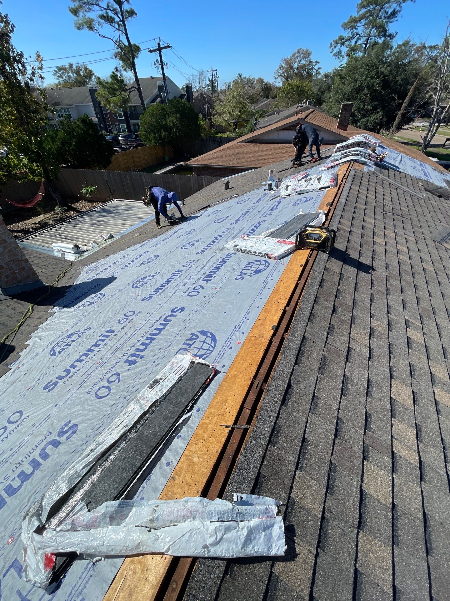 North Shore Roof Installation using Atlas Pinnacle Pristine by Modern BYLT Roofing & Construction
