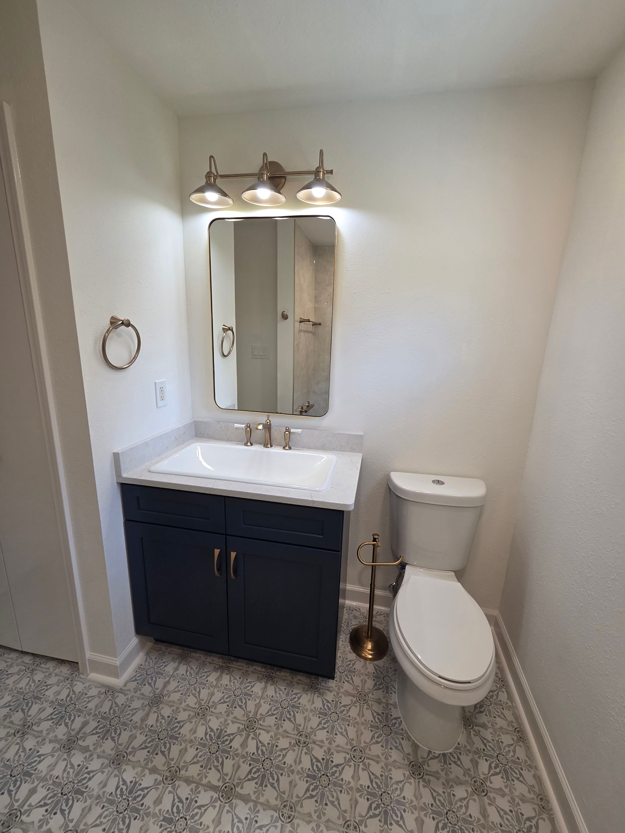 Pipe Creek 1970s Bathroom Gets New Look by Legacy Bath and Kitchen 