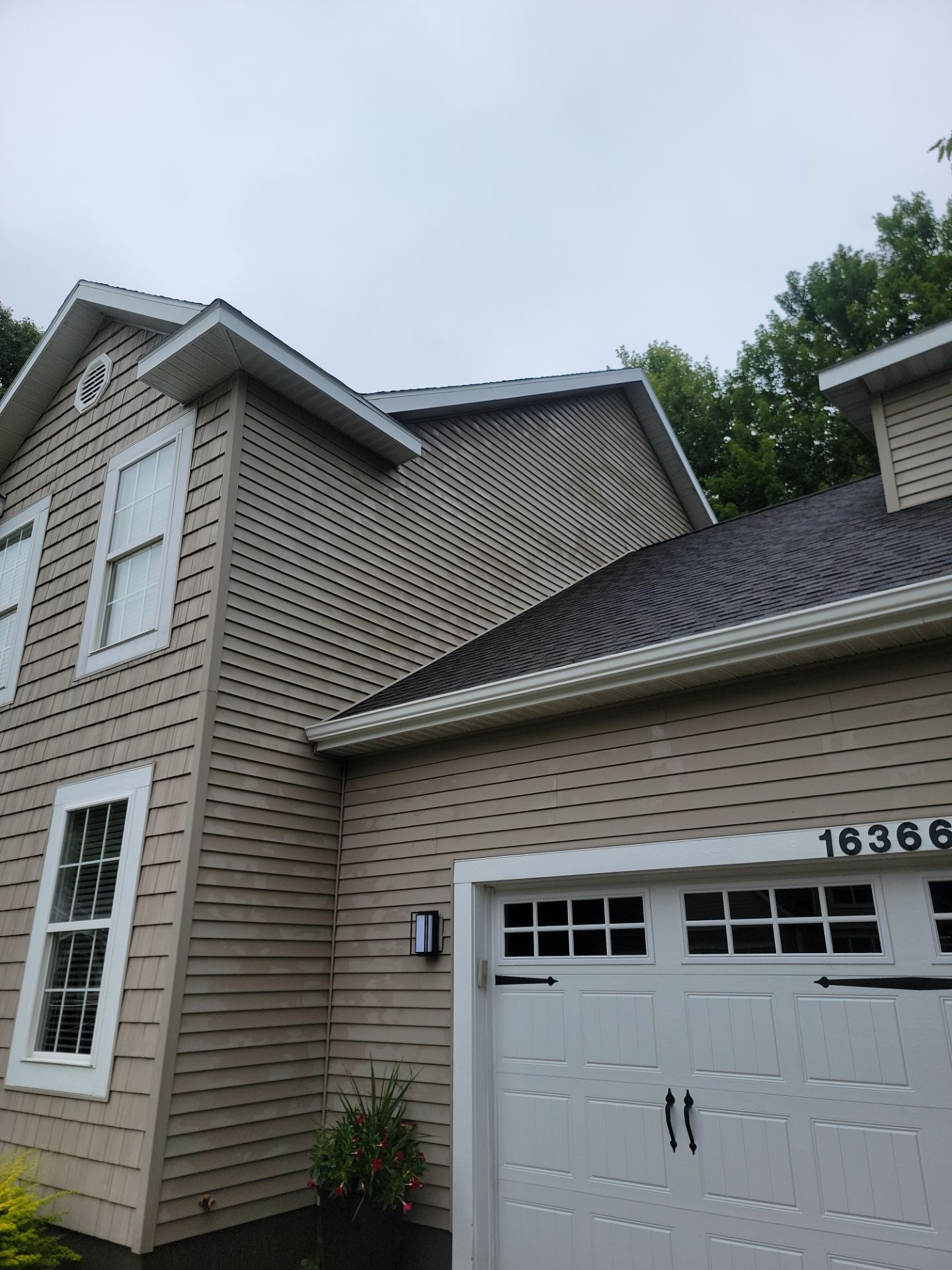 Exterior home painting. by Gordon Painting