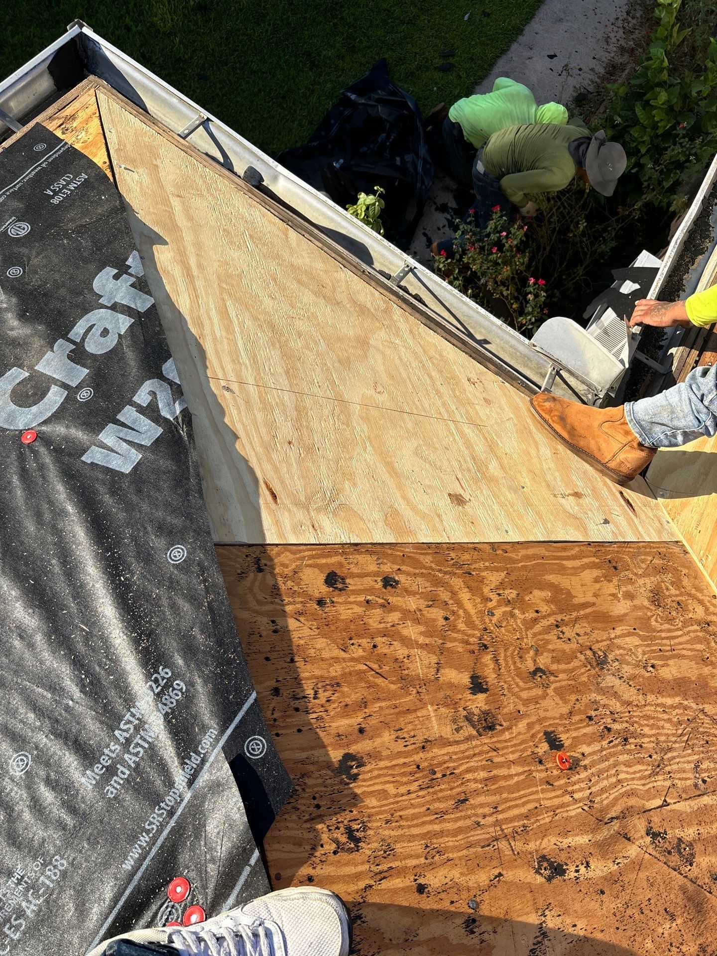 Residential Roofing Installation using Owen's Corning Duration (Lifetime) Shingles by Roof Repair Company