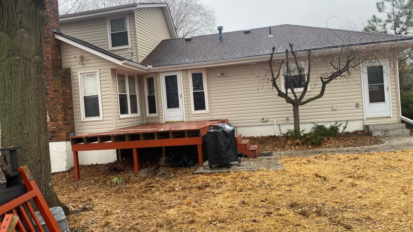 Siding Installation using Exterior Portfolio Vinyl Siding in Raymore Mo  by EEC  Windows, Siding & Roofing 