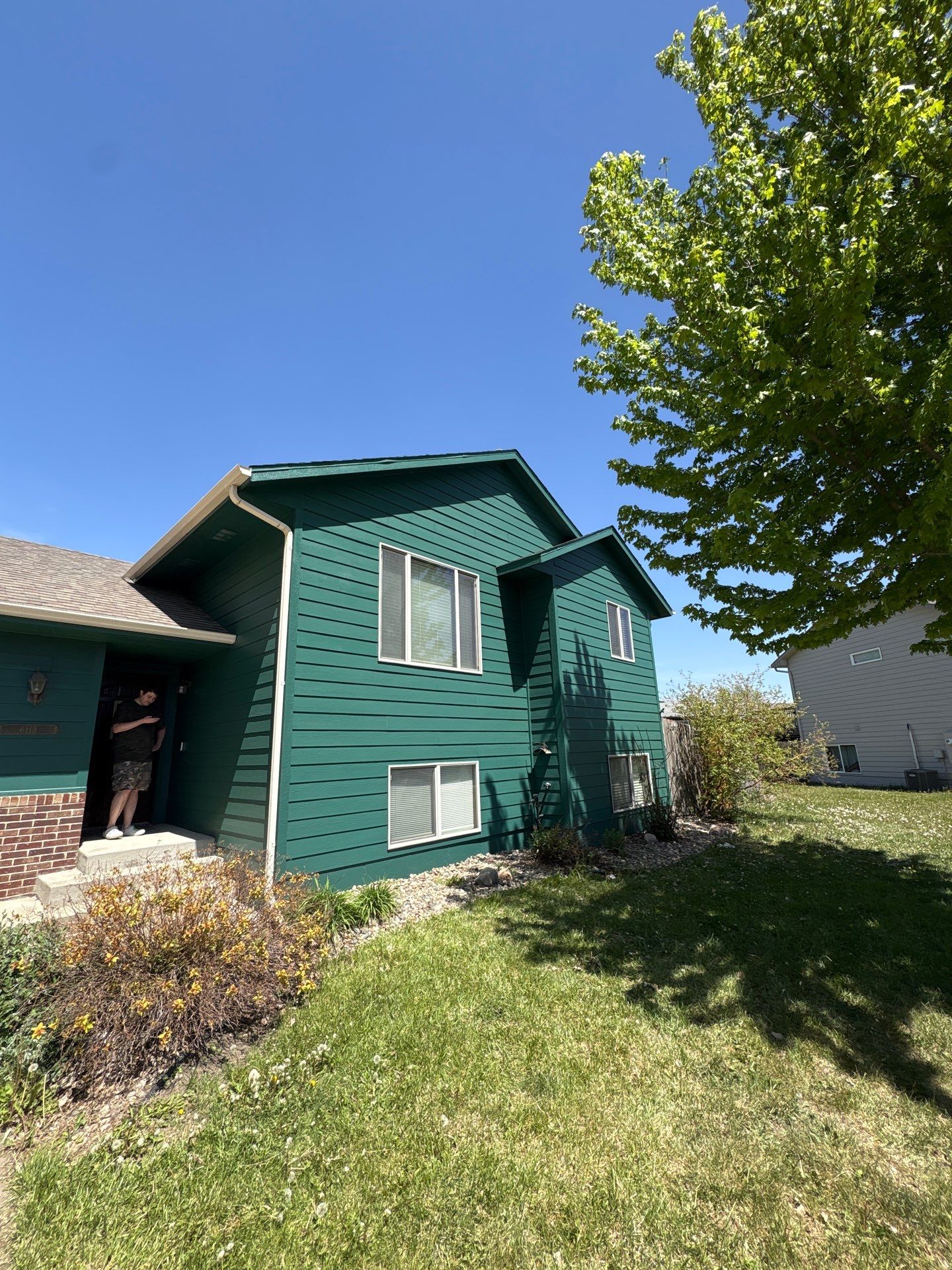 Full Exterior Residential Painting and Siding Refresh in Sioux Falls by Select Painting, Coatings & Garage Cabinets