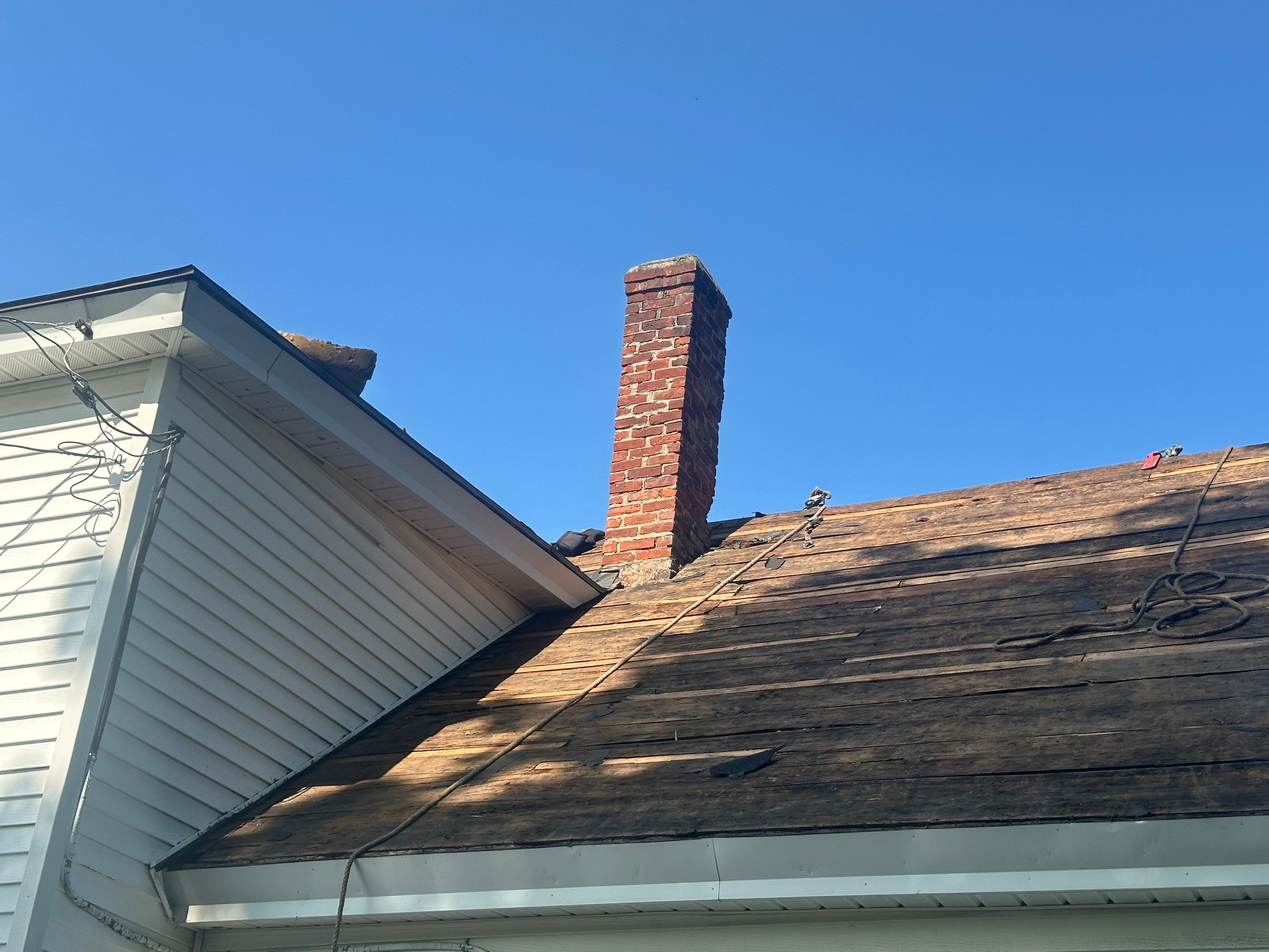 π‘ Another happy homeowner in Claremont, NH! πͺ by Tall pine roofing