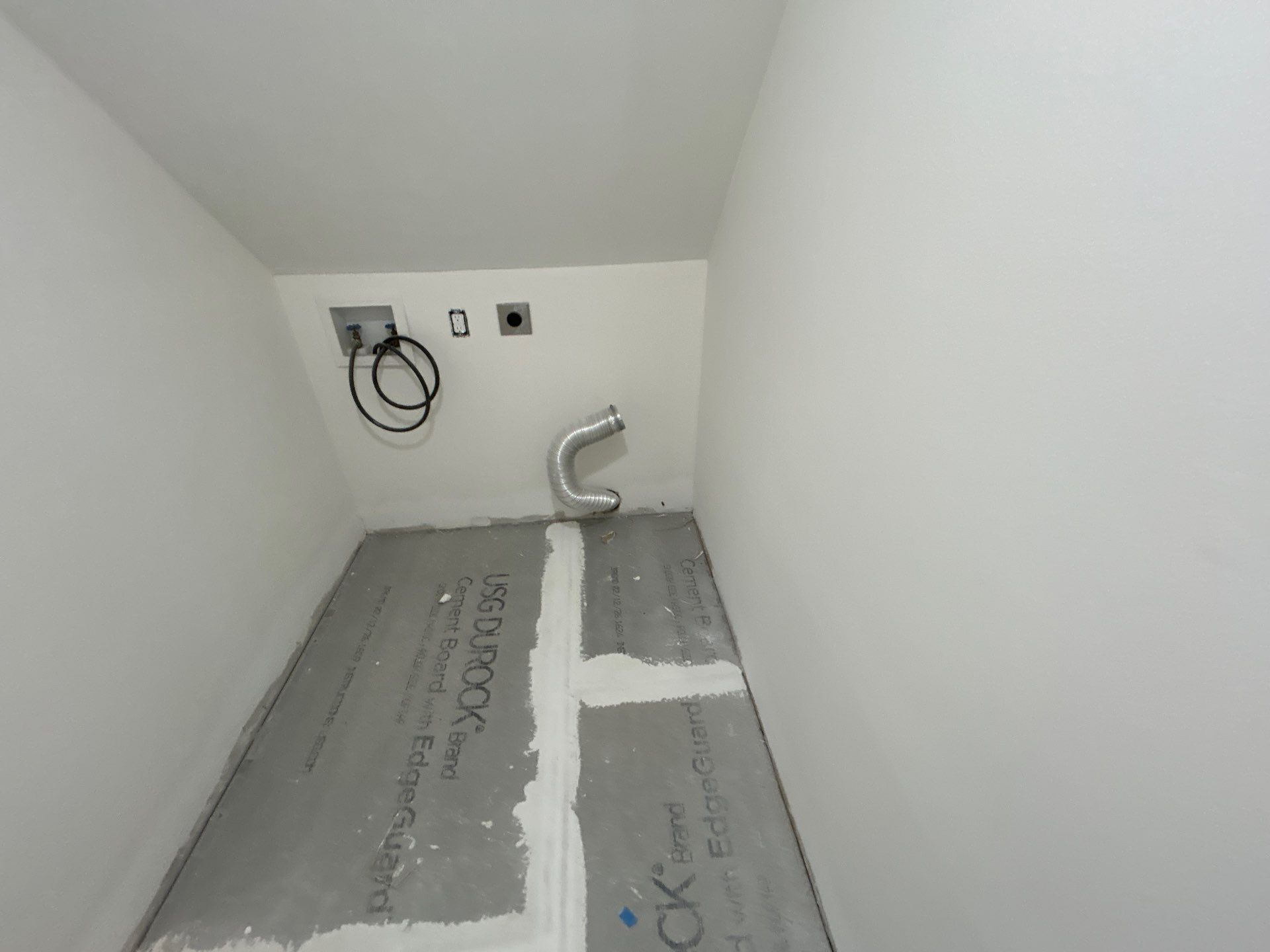 Whole-Home Renovation and Retaining Wall Restoration in Suwanee by RENOMAXIT, LLC
