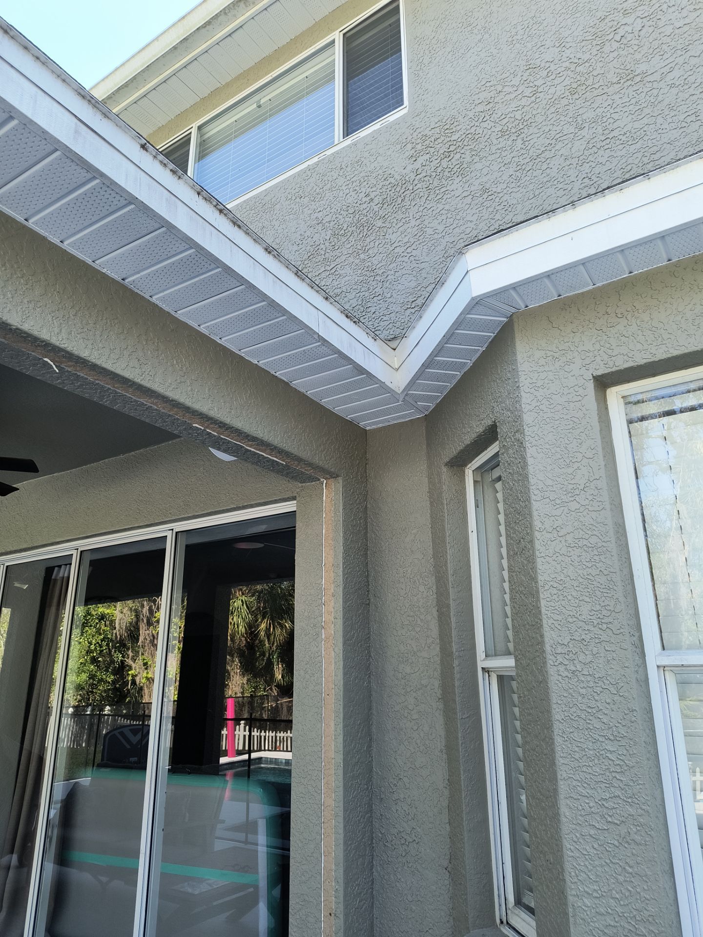 White 6'' Seamless K-style Gutters and Downspouts in Wesley Chapel, FL by Gutter Professors
