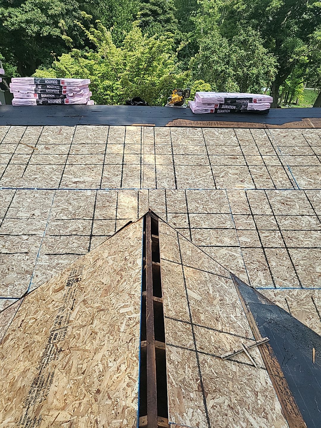 OWENS CORNING COLOR: Onyx Black by Eagle Eye Roofing