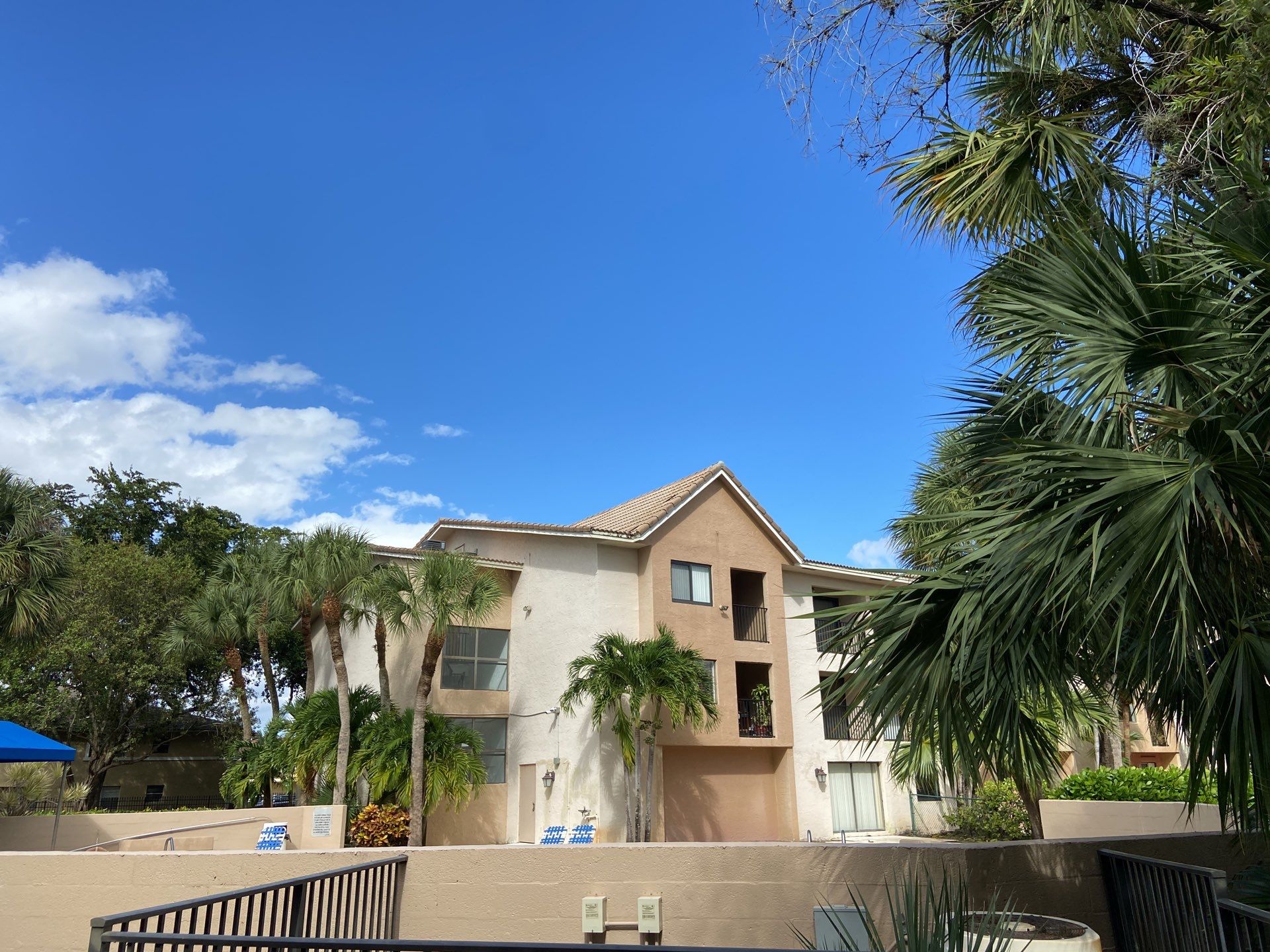Commercial Roof Cleaning Coral Springs by BKB Pressure Cleaning LLC