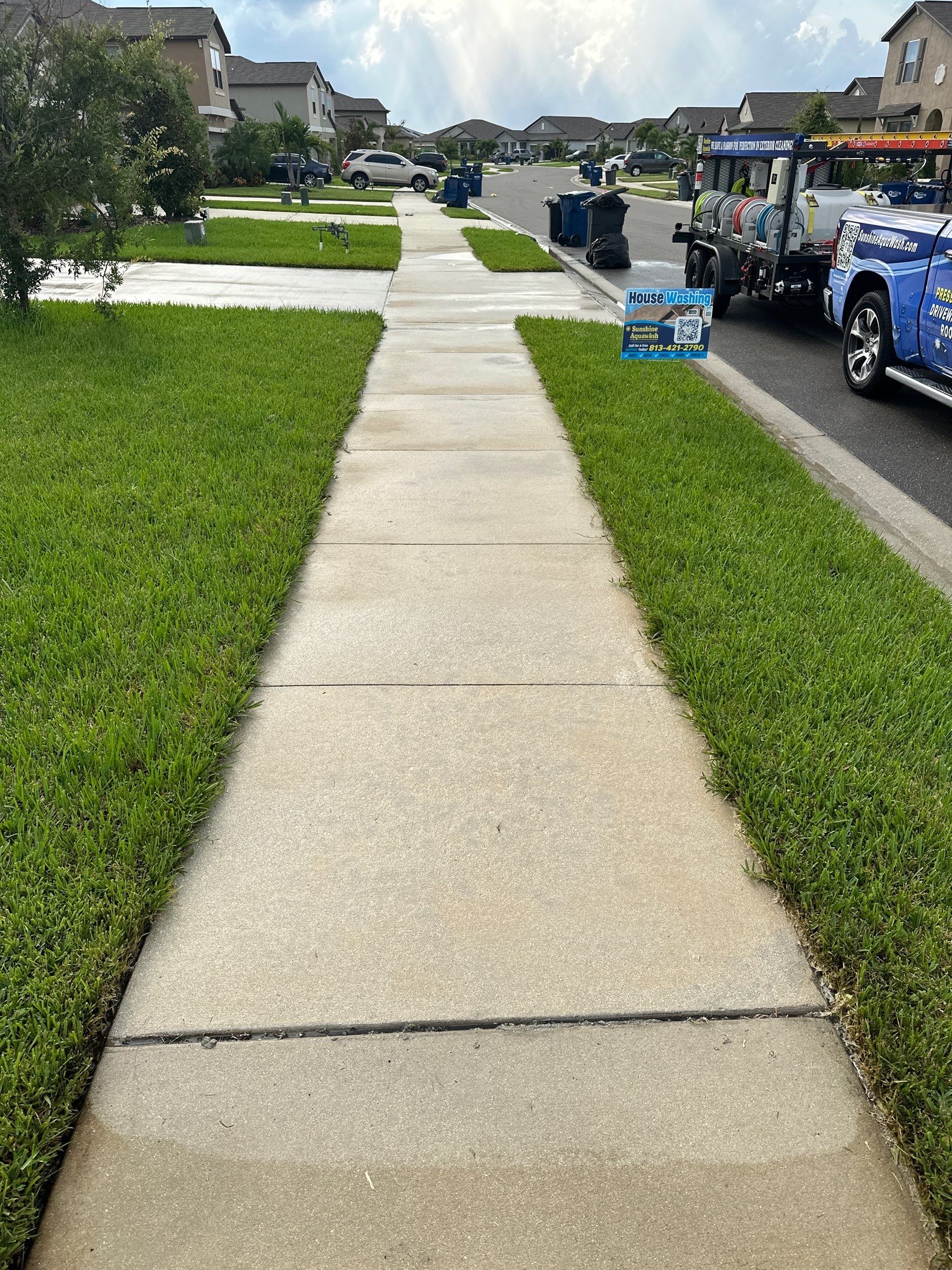 🚿 Concrete Driveway, Sidewalk & Entryway Cleaning – Trevesta Community, Palmetto, FL by Sunshine AquaWash