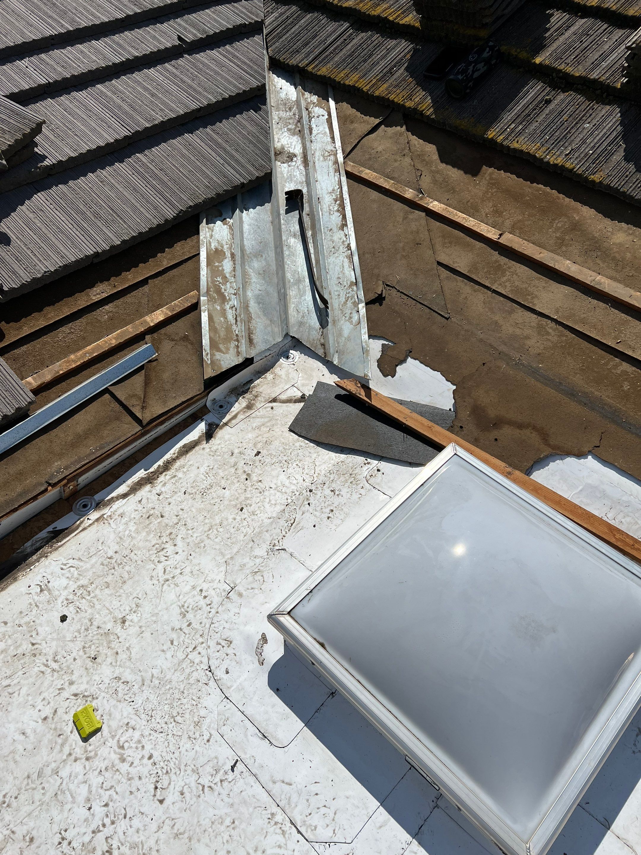 Single-ply roofing system on porch using TPO 60 mil by Straight Edge Roofing Inc