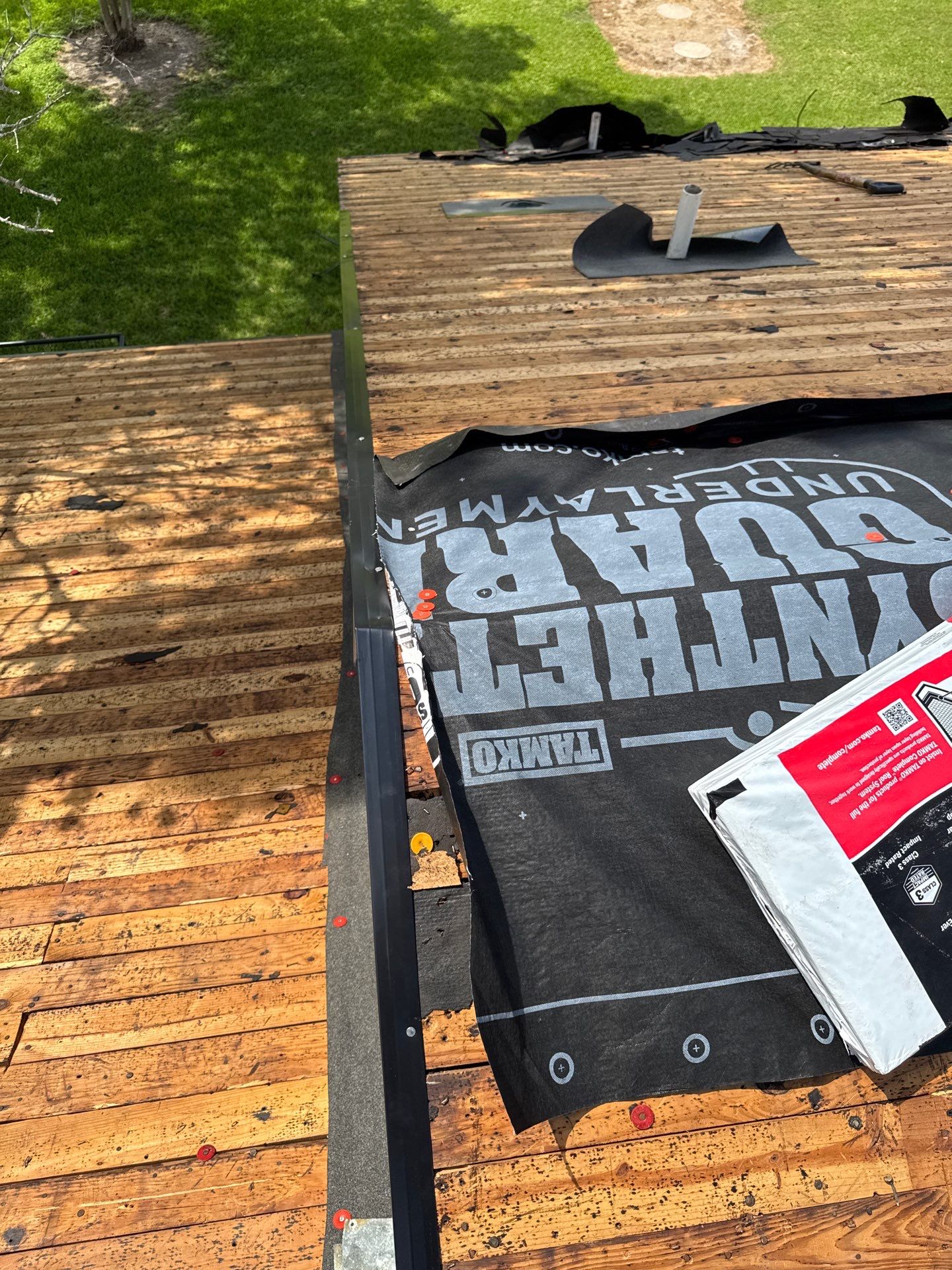 Roof Replacement louise by Roof Repair Company