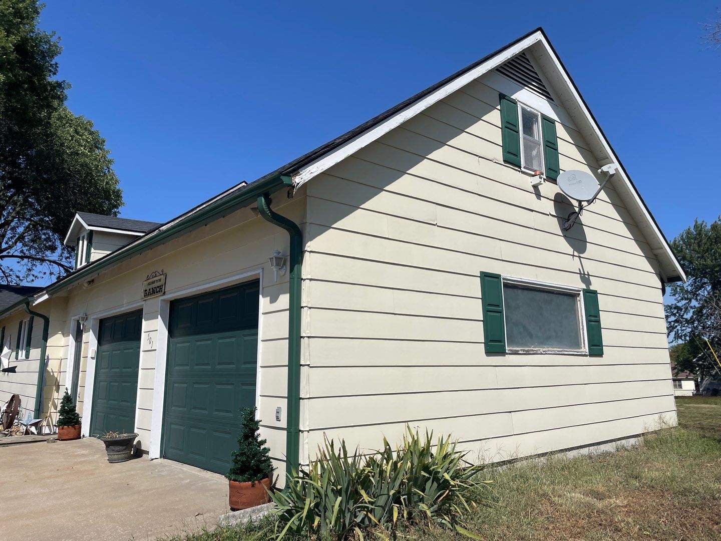 Siding Installation using Craneboard D7 by EEC Windows, Siding & Roofing