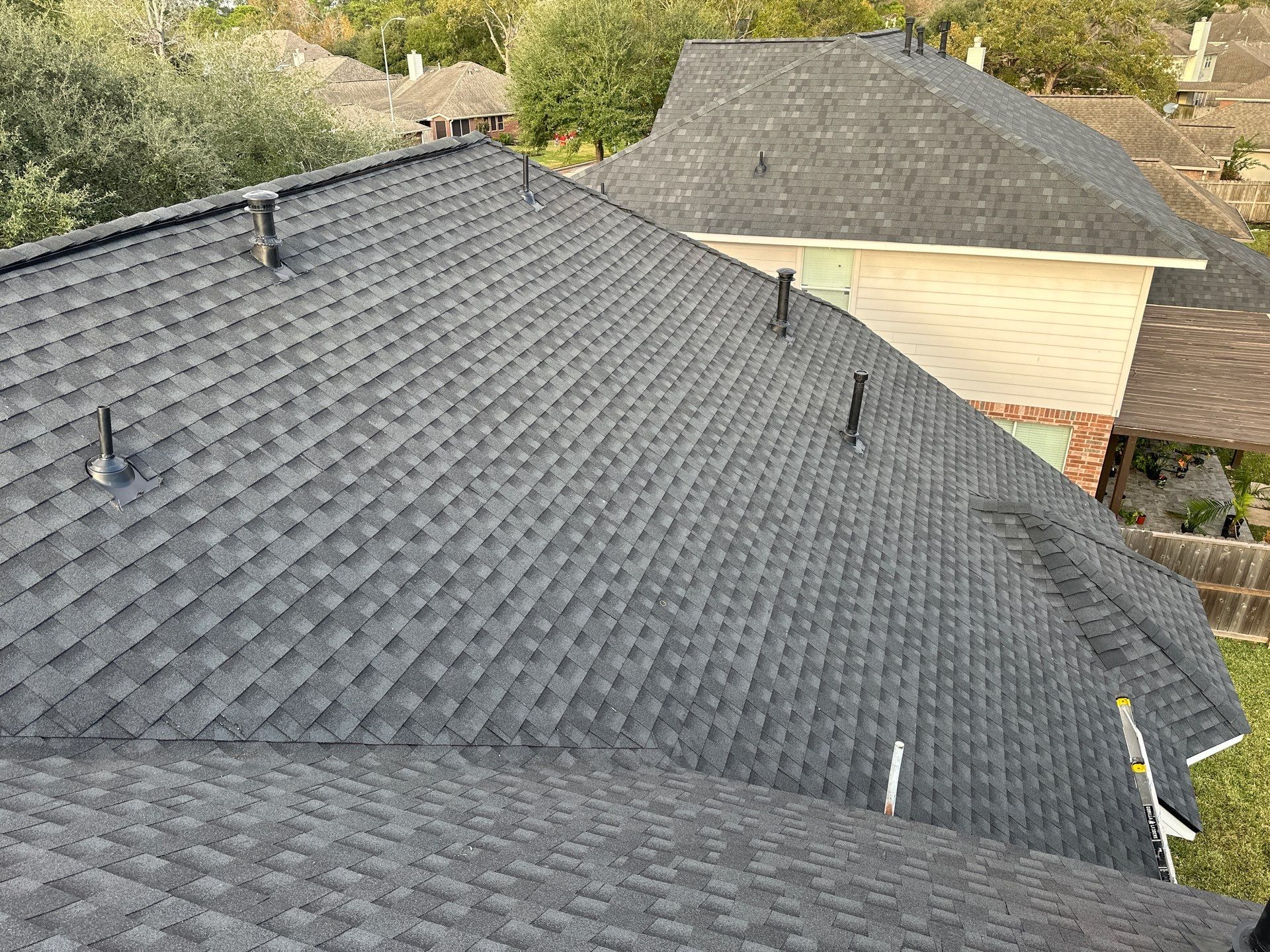 GAF HDZ CHARCOAL W/ PREMIUM RIDGE Z by Motion Roofing