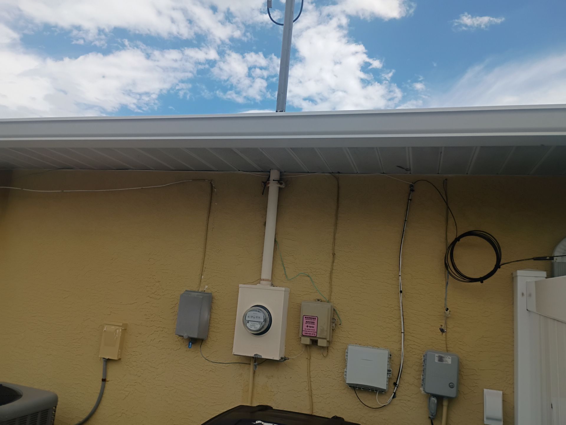6 Inch Seamless Gutters using White Seamless Gutters in Cape Coral FL by Gutter Professors
