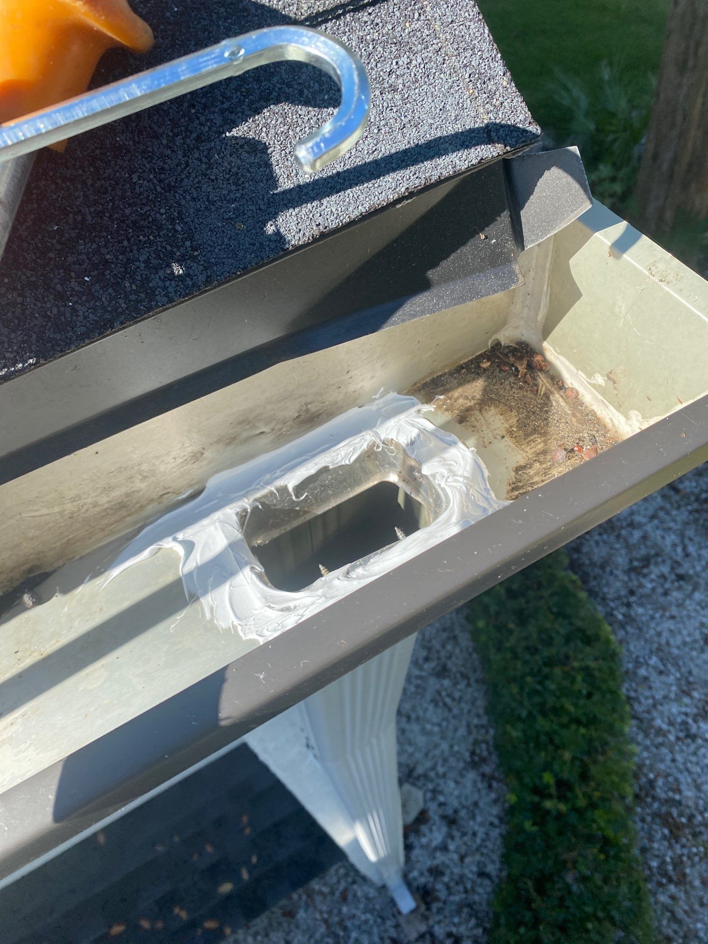 Gutter cleaning all buildings are the same for 6 units in Fort Myers FL by Gutter Professors