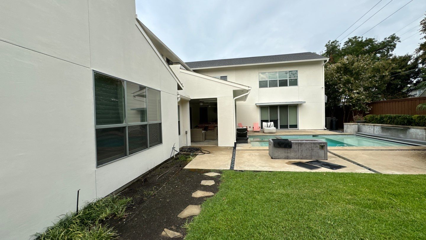 Exterior Painting: Trim & Stucco by Nomad Painting