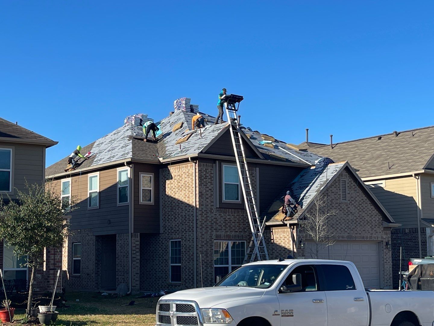GAF HDZ - Weathered Wood by Elite Roofing LLC