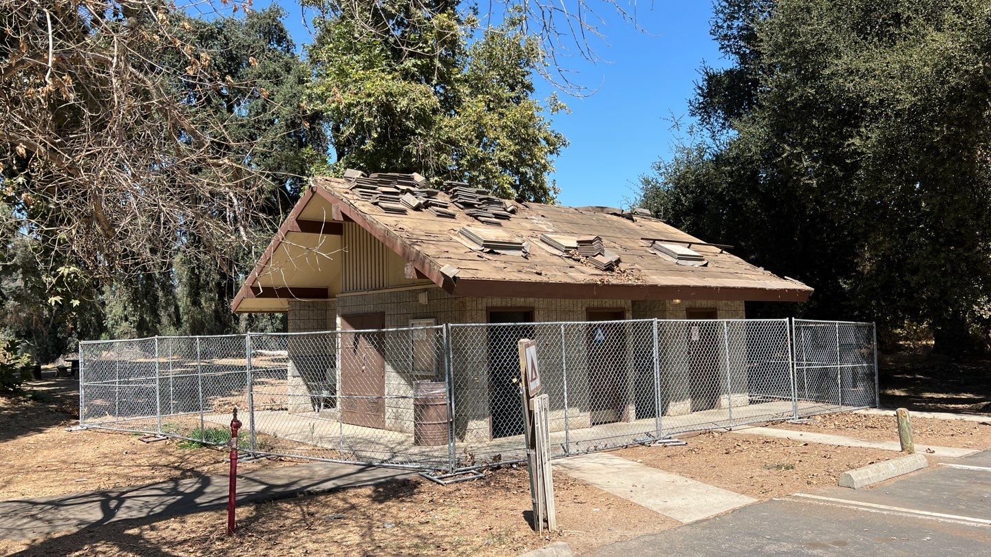 Metal roofing installation using Standing seam metal roofing system by Straight Edge Roofing Inc