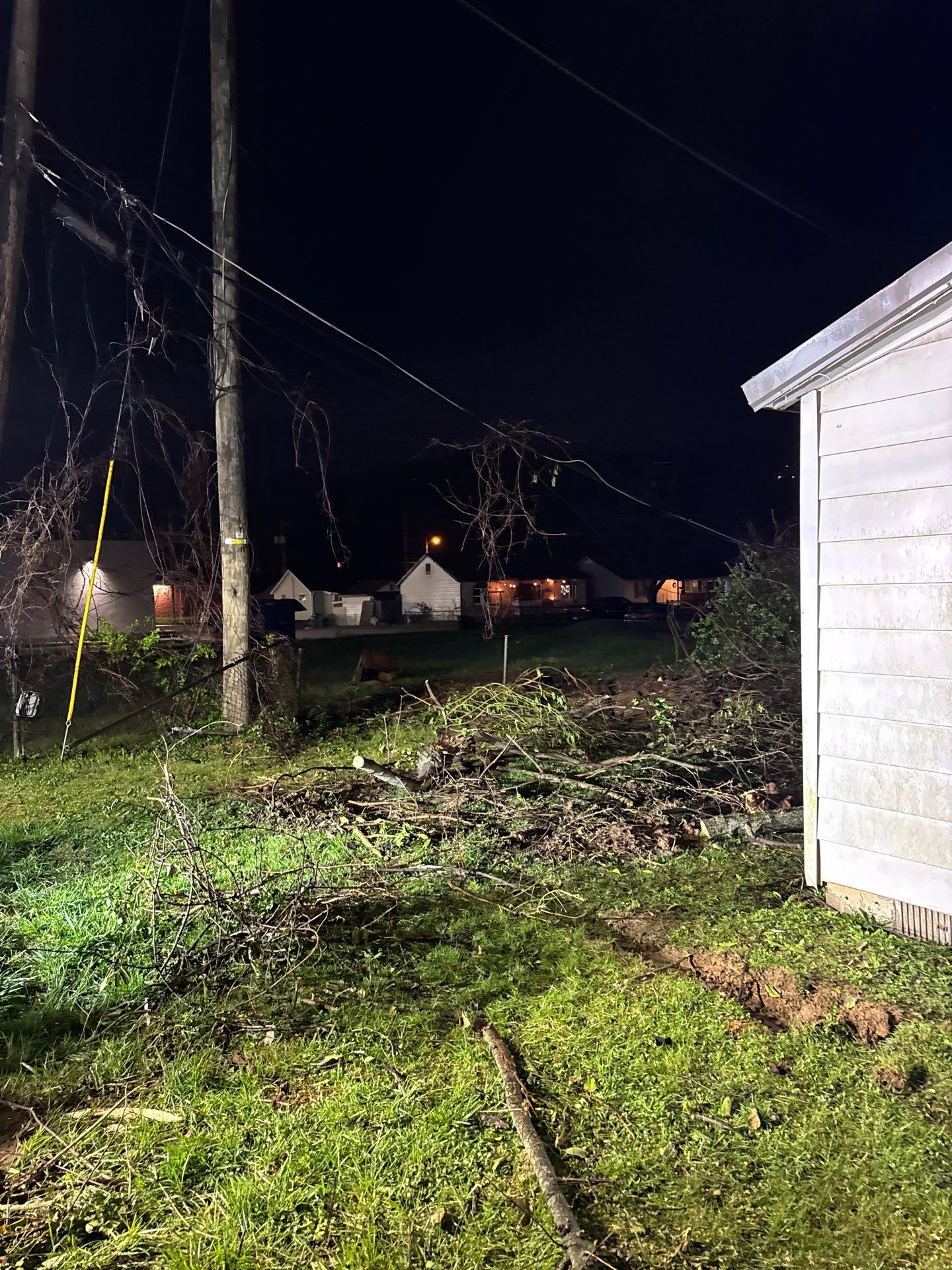 Project in Nitro, WV 	Rotator Crane Lifts Tree Off House | Nitro WV 	•	One Wrong Move Job | Rotator Crane Tree Removal 	•	Heavy Rescue Tree Job | Nitro WV 	•	Extreme Tree Removal Over Home | Nitro WV by Jones Empire LLC