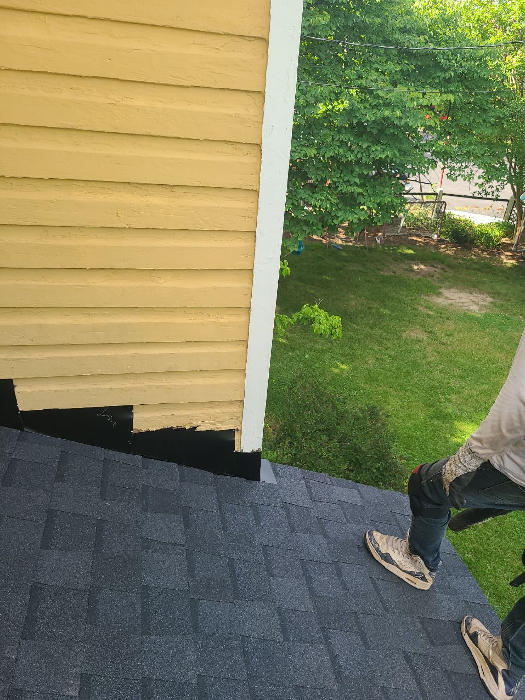 Arlington: CertainTeed Landmark Designer Shingles in Moire Black by RM Banning, Inc.