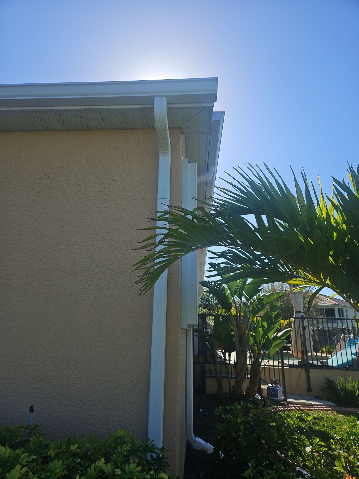 White 6 Inch Seamless Gutters using K-Style Seamless Gutters in Punta Gorda FL by Gutter Professors