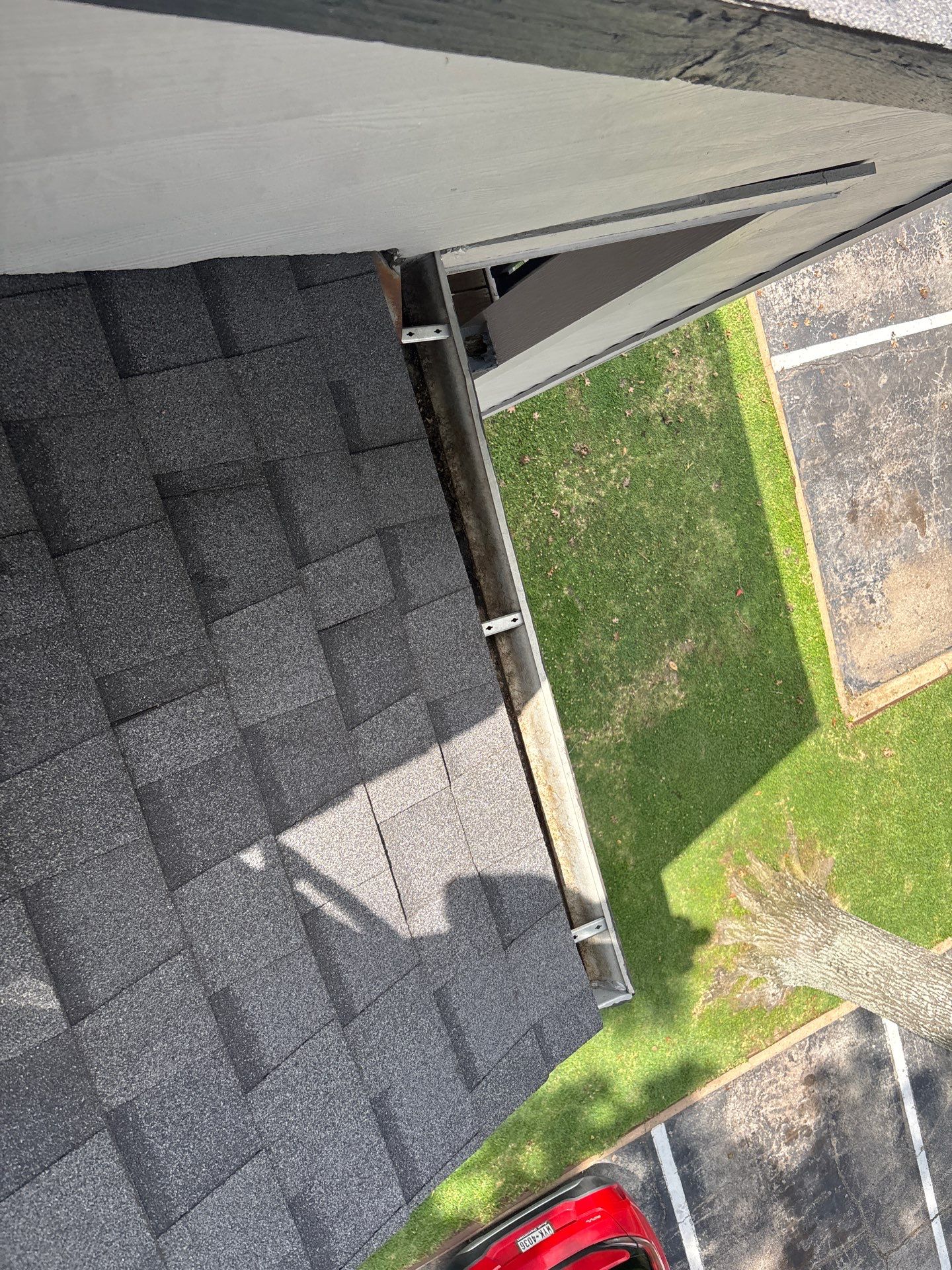 HOA gutter cleaning after photo.