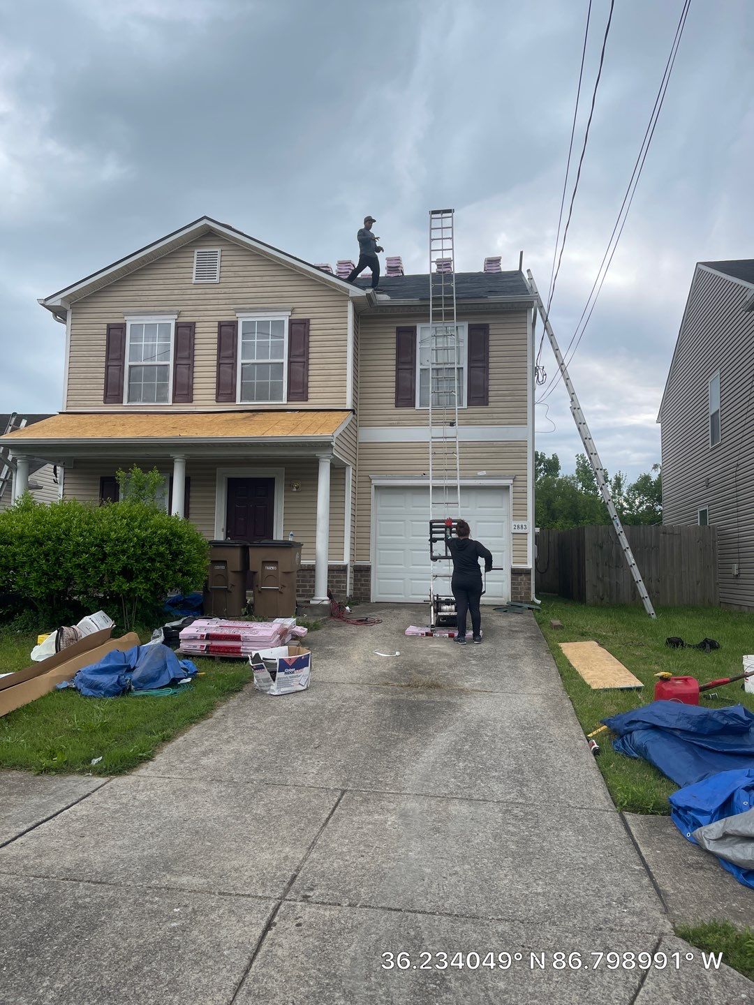 Residential Roofing Installation using Owens Corning TruDef Oakridge Roofing System by Undersun Roofing 