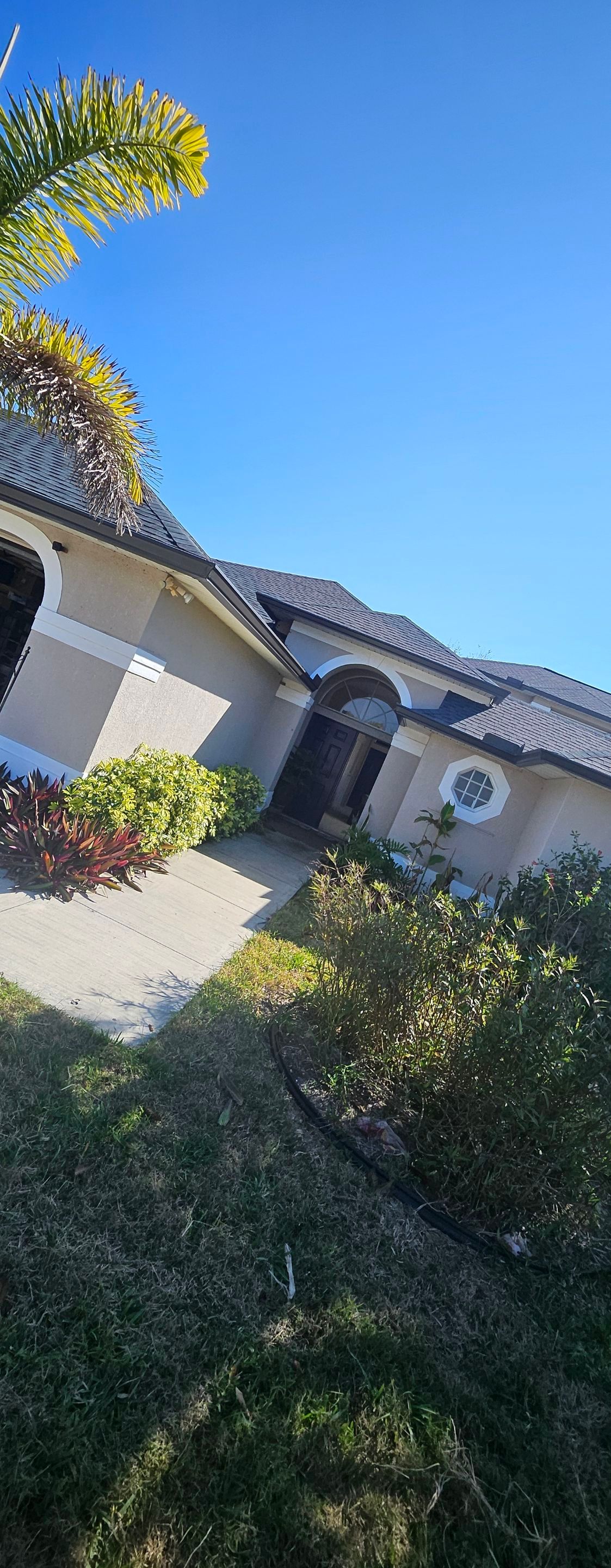 Dark Bronze Seamless Gutters using 6-Inch Seamless Gutters in Cape Coral FL by Gutter Professors