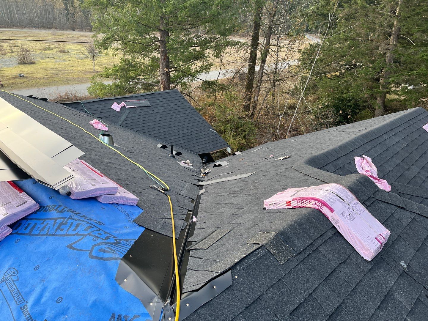 Residential Roofing Installation using OC Oakridge shingles by Top Notch Roofing Inc