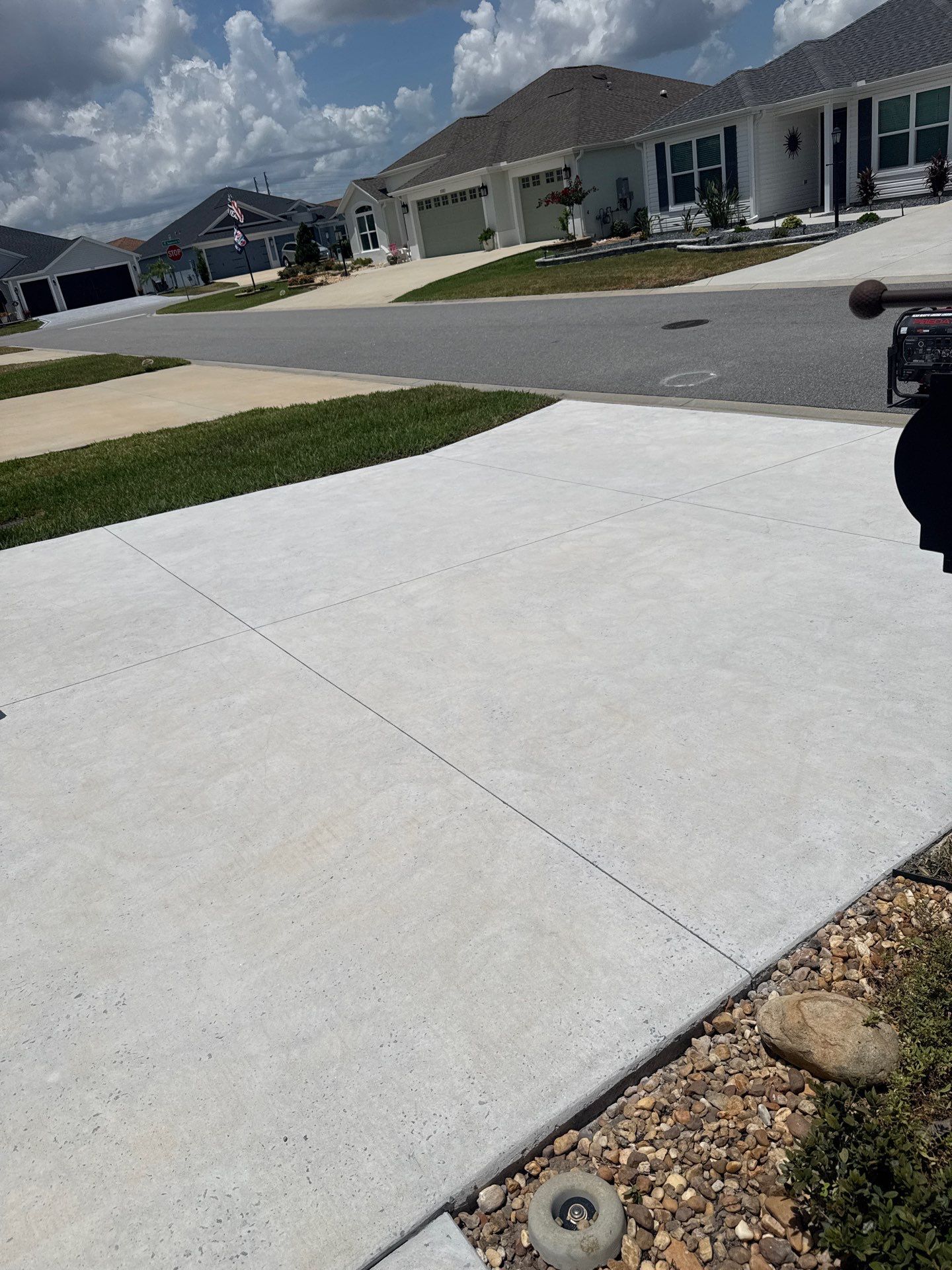 Driveway with Border by Innovative Concrete Coatings 